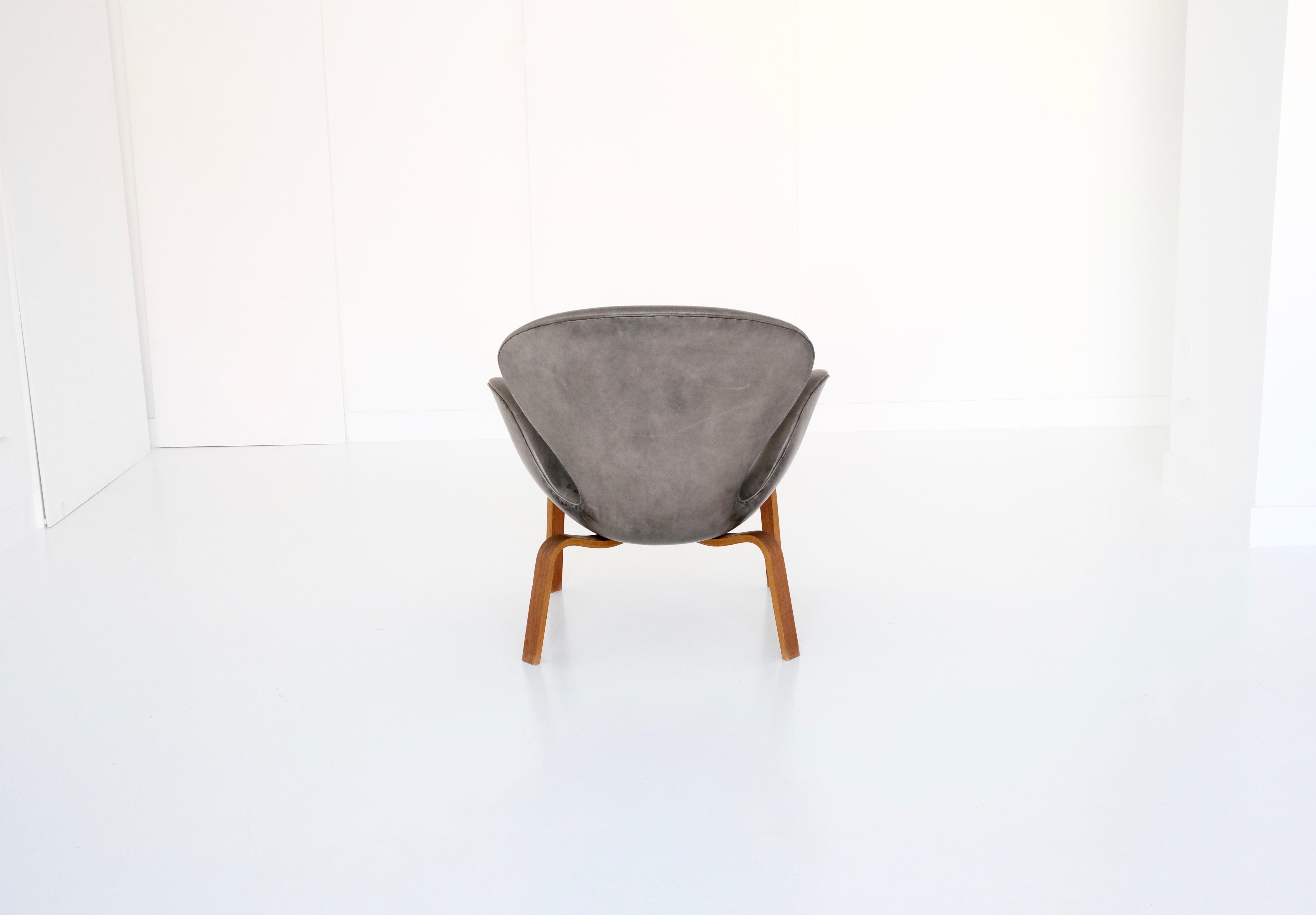 Swan Chair with Laminated Wooden Base, Arne Jacobsen for Fritz Hansen, 1958 2