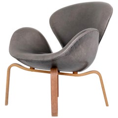 Vintage Swan Chair with Laminated Wooden Base, Arne Jacobsen for Fritz Hansen, 1958