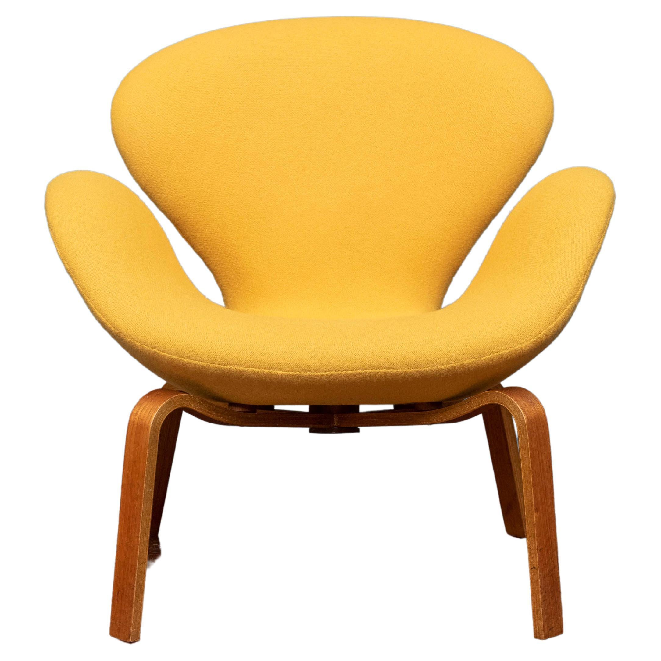 Swan Chair with Laminated Wooden Base, Arne Jacobsen for Fritz Hansen, 1958
