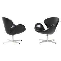 Swan Chairs by Arne Jacobsen for Fritz Hansen 1963 / New Upholstery with Arne Sø