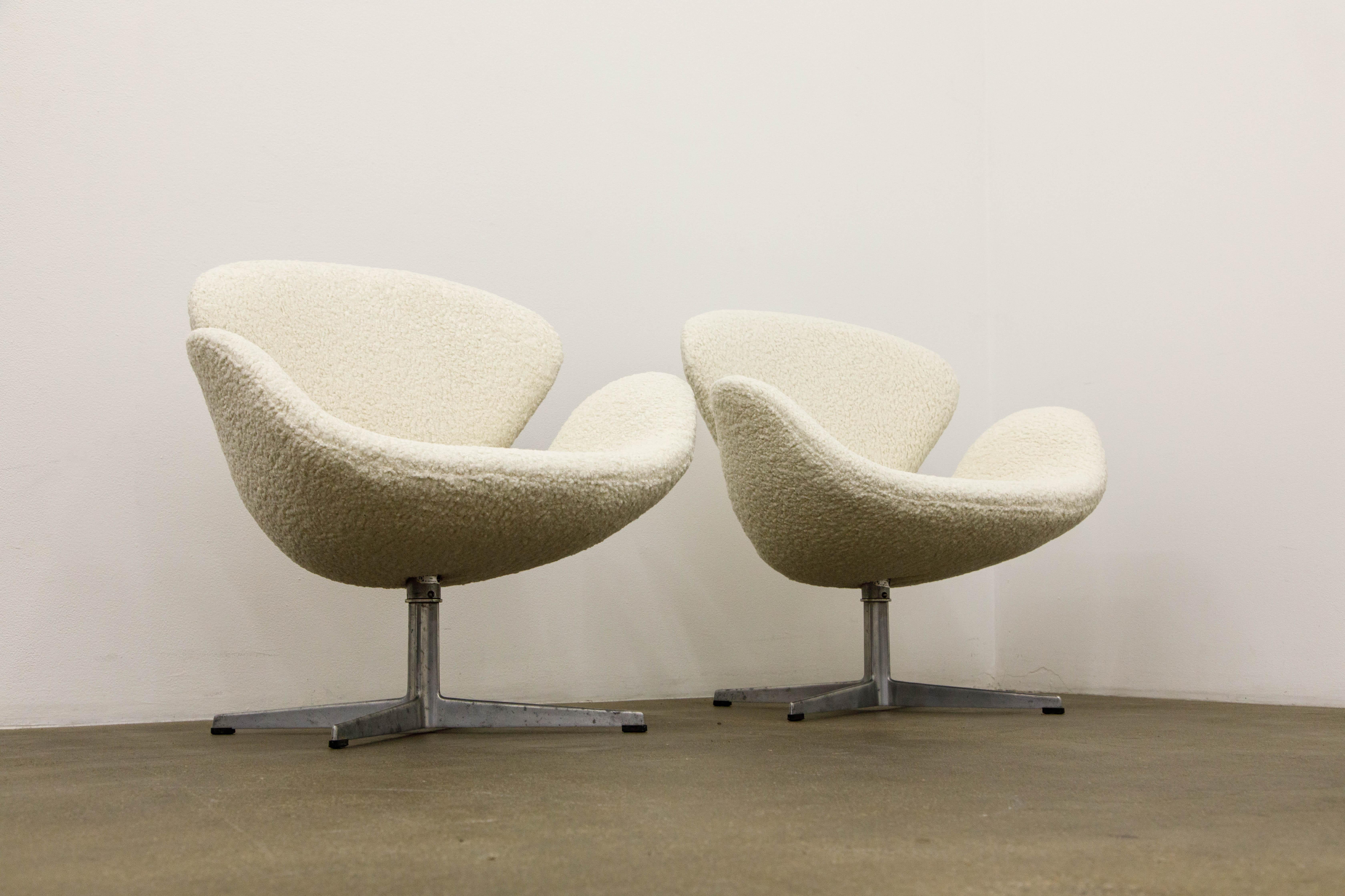 Mid-20th Century 'Swan' Chairs in Bouclé by Arne Jacobsen for Fritz Hansen, Signed and Dated 1969