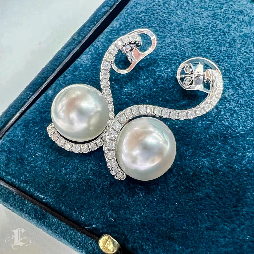 【Sculpted Geometry】Boucles d'oreilles Swan Curve Perle de mer du Sud Diamant Pour femmes en vente
