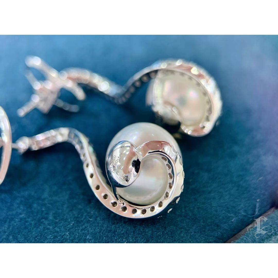 【Sculpted Geometry】Boucles d'oreilles Swan Curve Perle de mer du Sud Diamant en vente 2