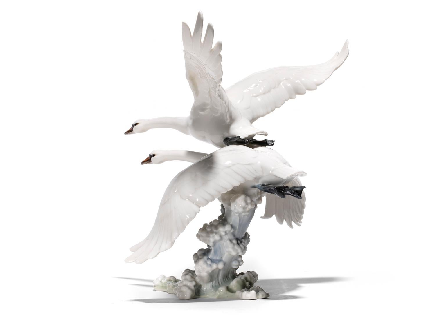 Fait main Figurine en porcelaine « SWAN GROUP » de Hans Achtziger pour Hutschenreuther   en vente