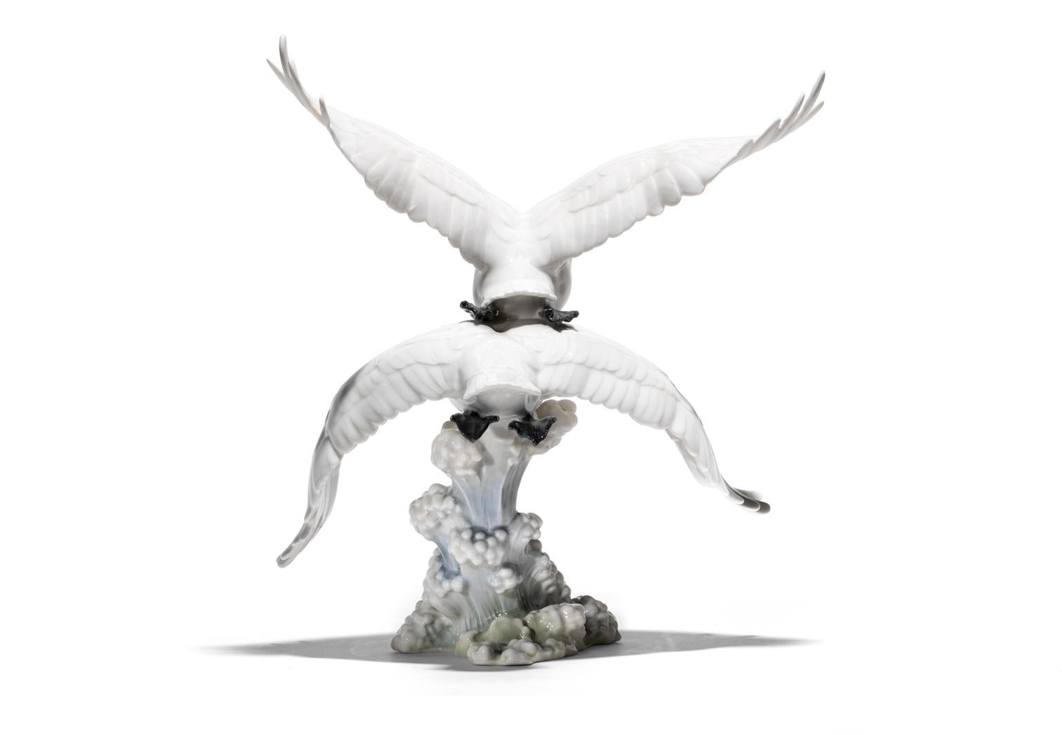 Figurine en porcelaine « SWAN GROUP » de Hans Achtziger pour Hutschenreuther   Excellent état - En vente à Bloomfield Hills, MI