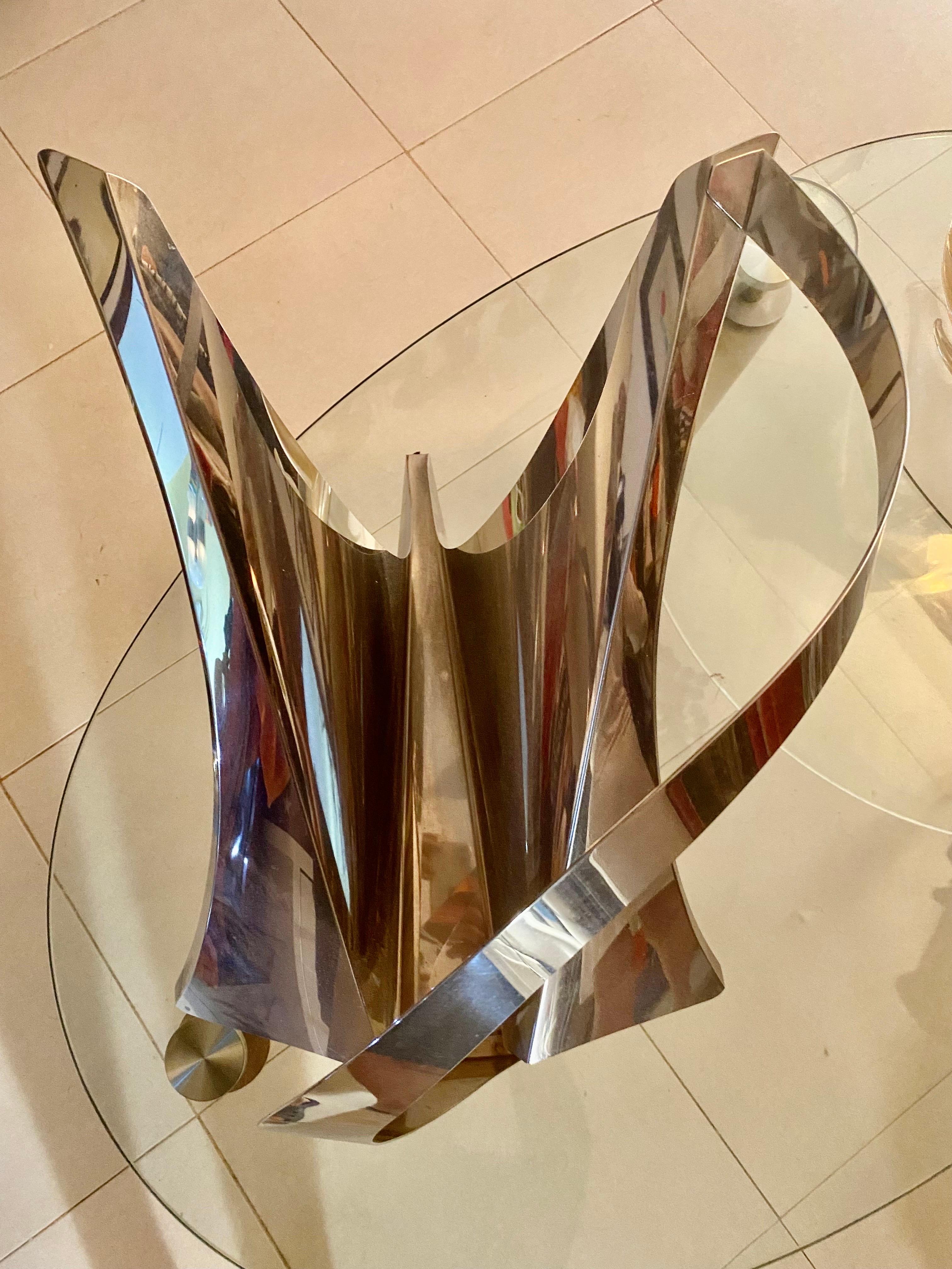 Unique Swan in large stainless steel, allowing it to be an exceptional sculpture or a magazine holder. This element of decoration is unique in its quality and design. From Italy and bearing an illegible signature.

shipping * private quote option