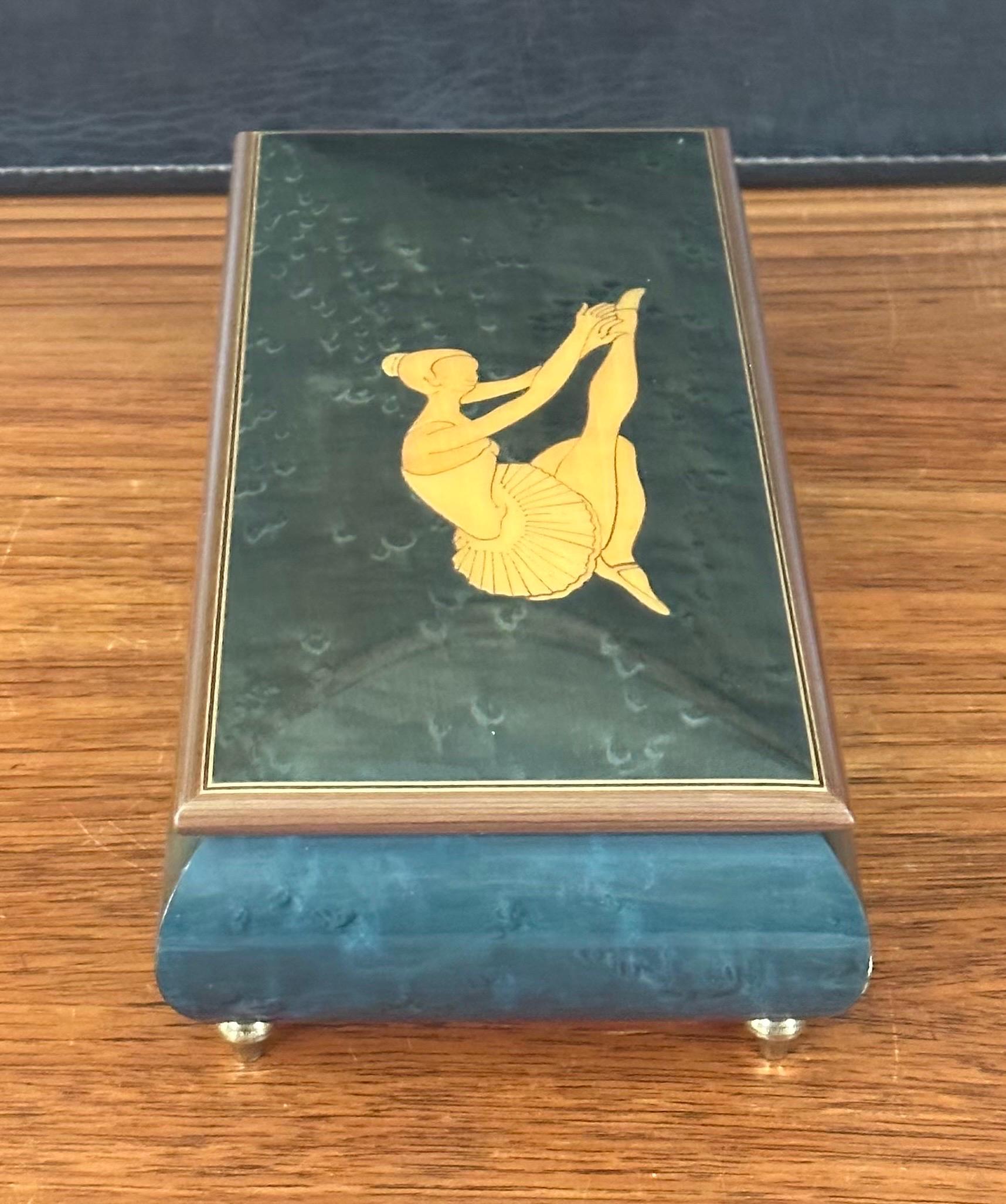 Coffret à bijoux musical Swan Lake de Reuge of Italy en vente 1