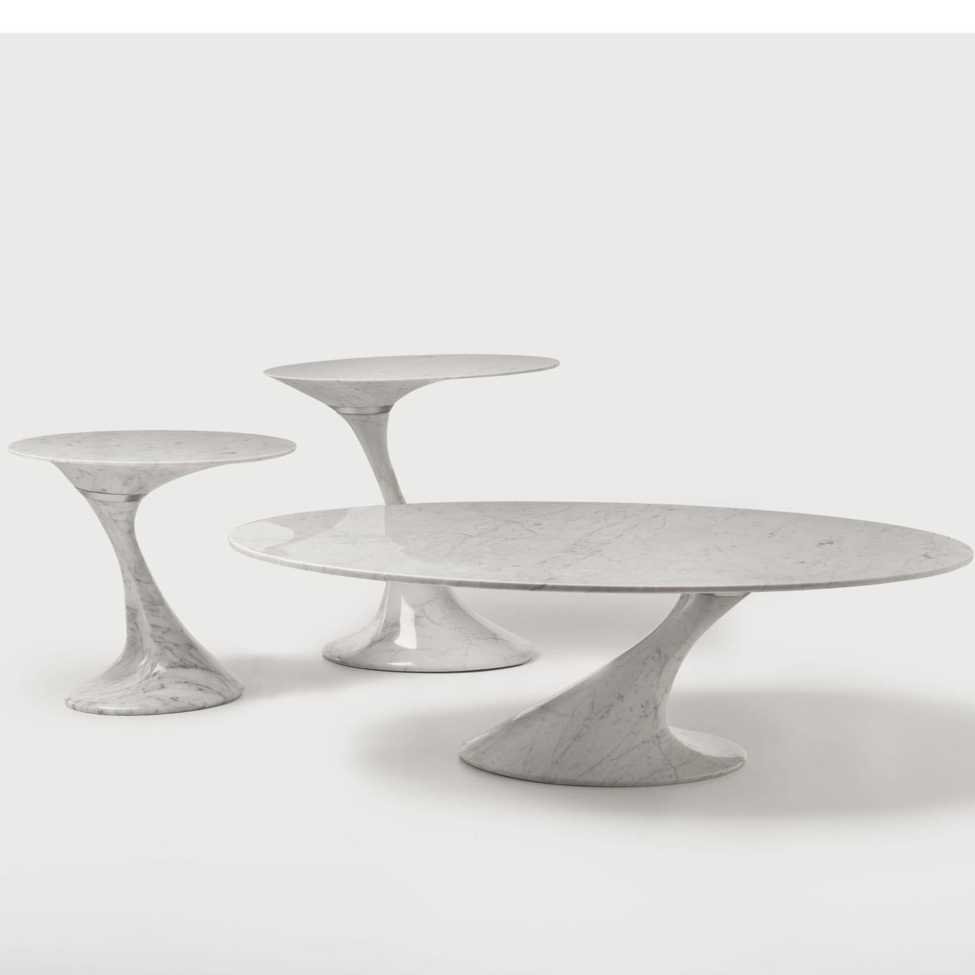 Modern Swan Medium Oval Side Table by Giuseppe Chigiotti by MGM Marmi & Graniti