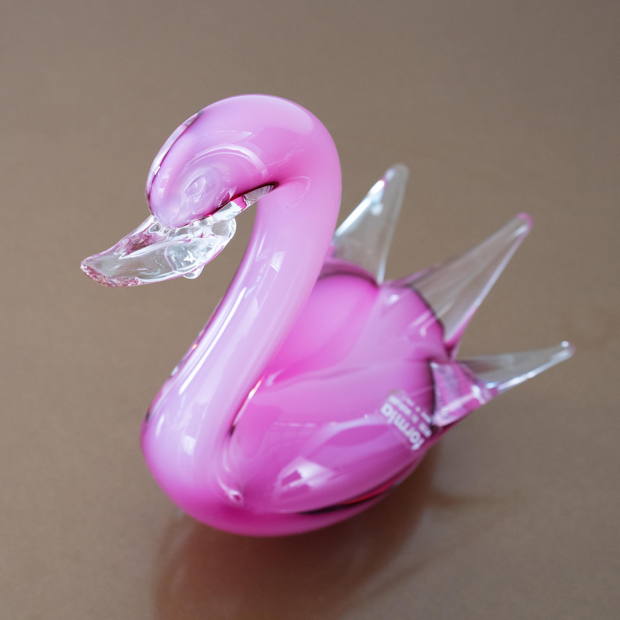 Scultura di cigno in vetro di Murano, rosa con dettagli in cristallo, Italia in stock in vendita 2