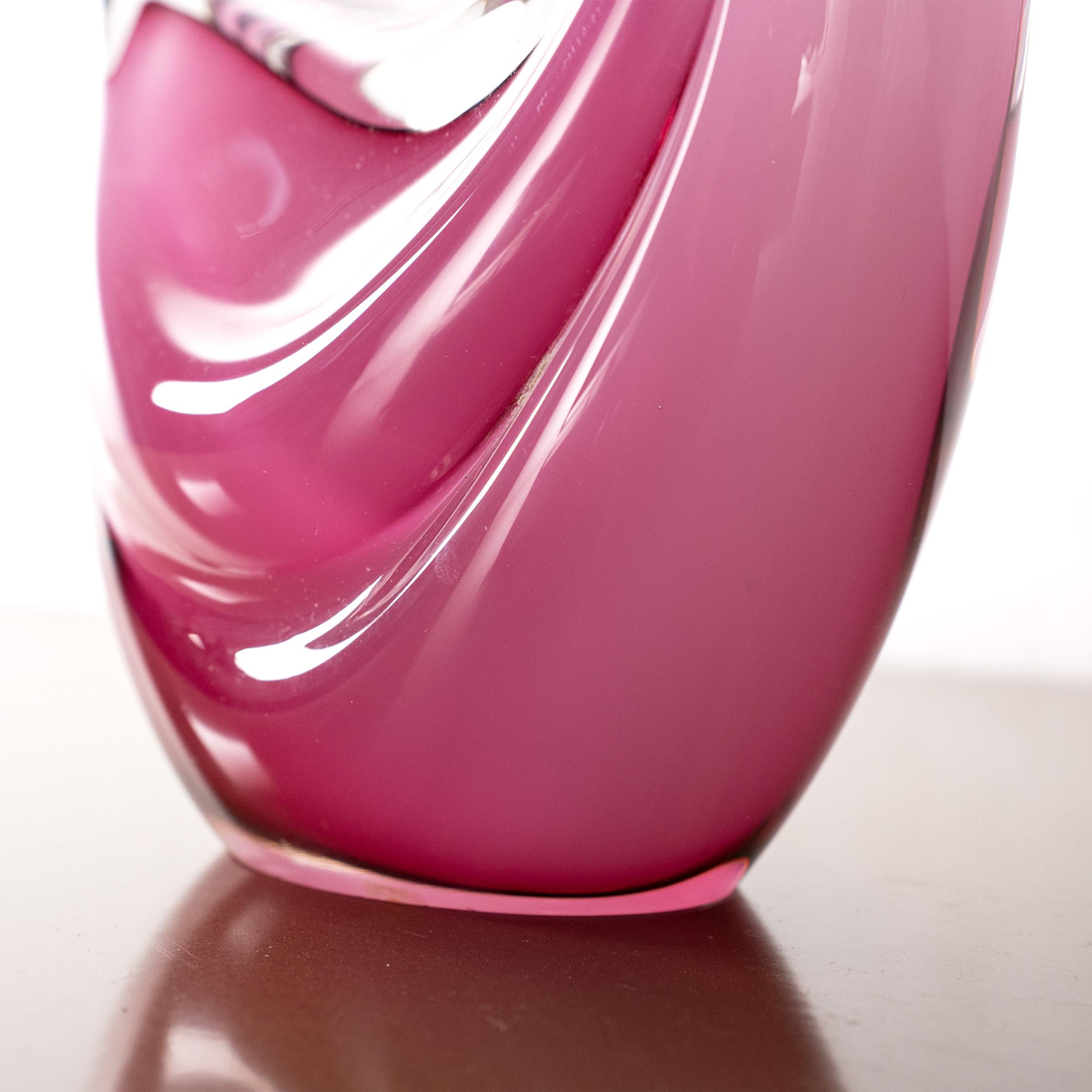 Scultura di cigno in vetro di Murano rosa rubino, di Formia Murano in stock In condizioni buone in vendita a Venezia, IT