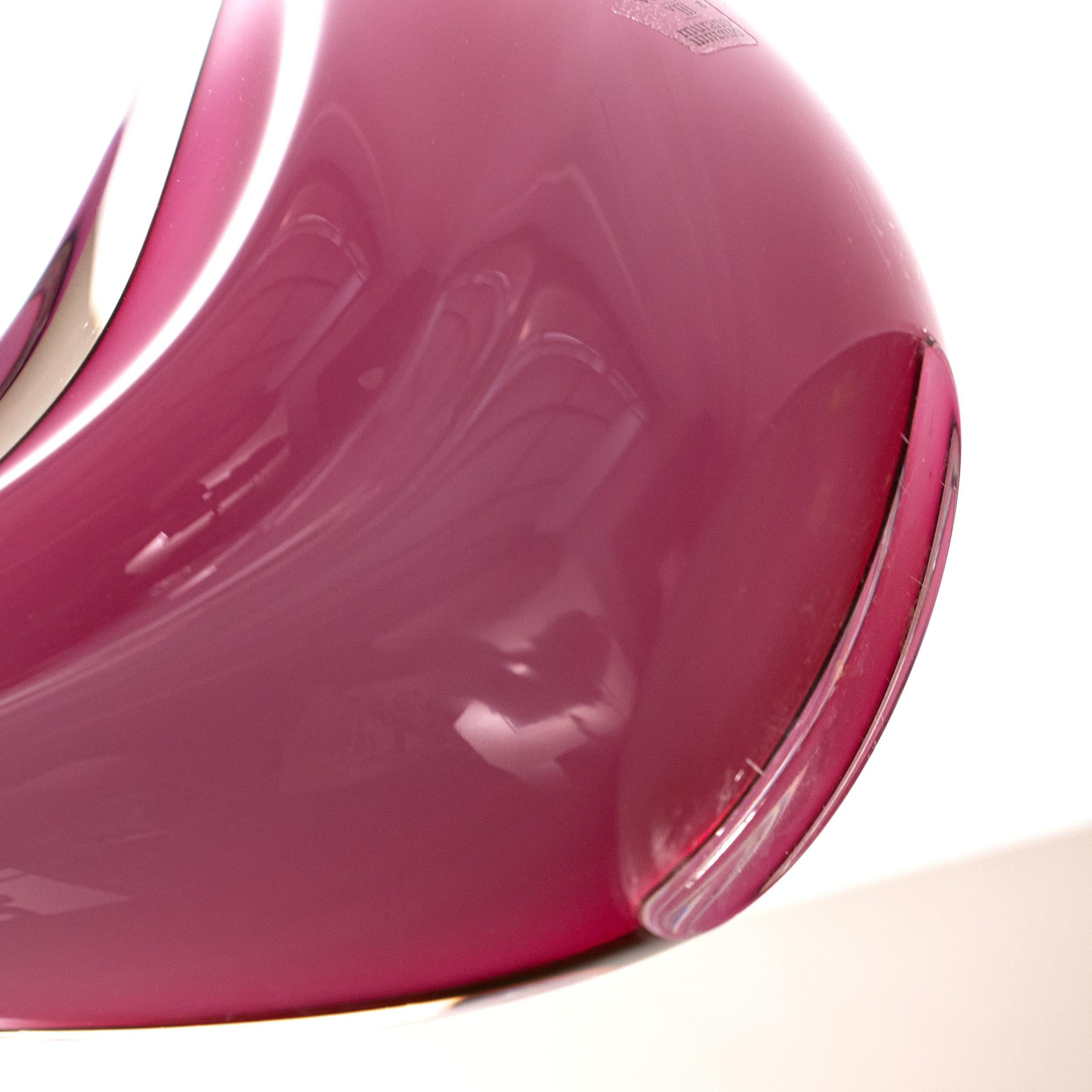 Vetro di Murano Scultura di cigno in vetro di Murano rosa rubino, di Formia Murano in stock in vendita