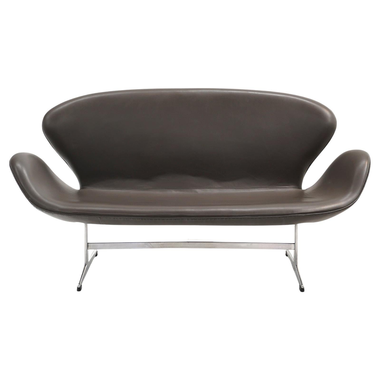 Swan Settee / Sofa by Arne Jacobsen for Fritz Hansen, Original Leather