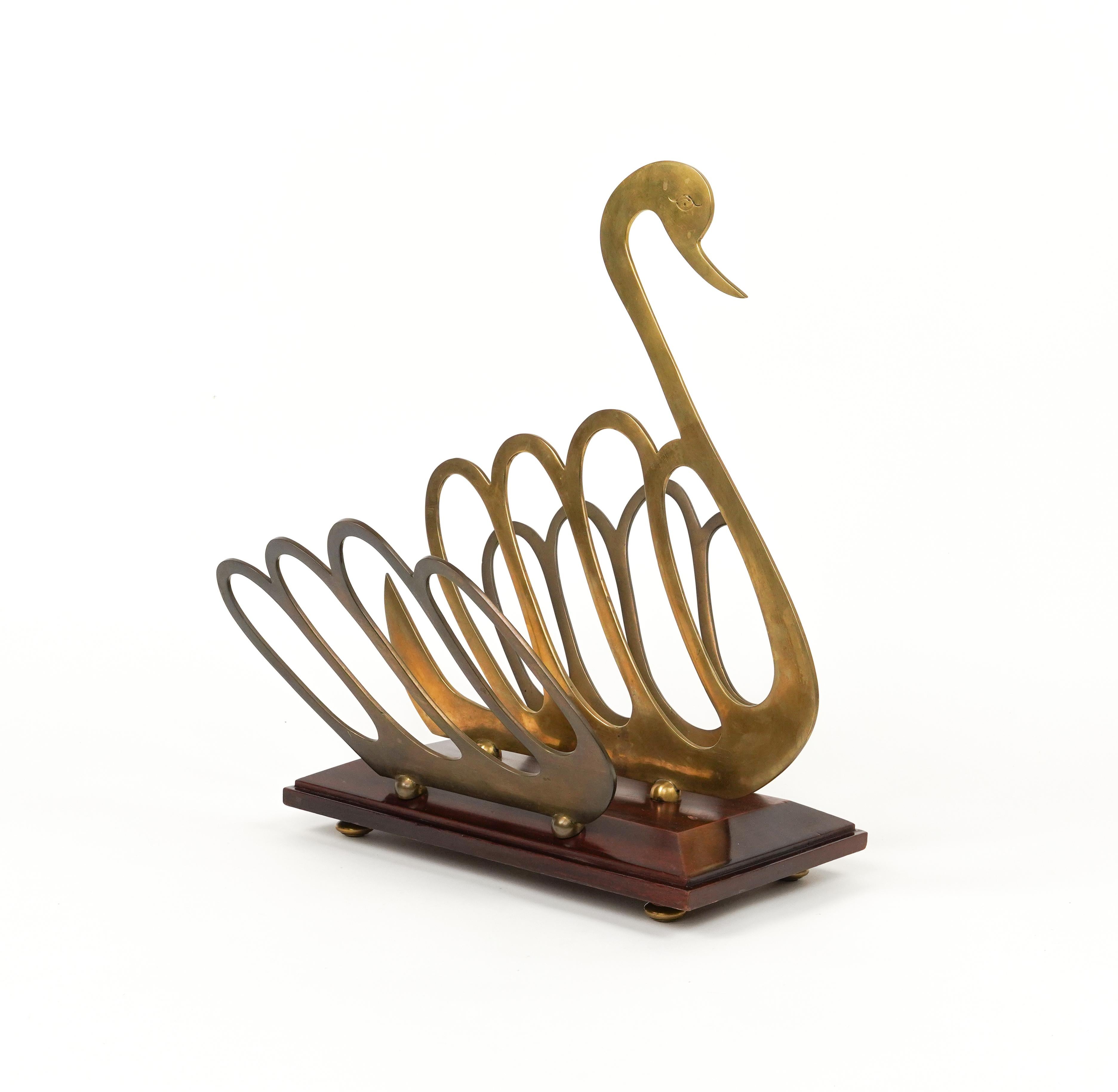 Swan Shaped Magazine Rack in Wood and Brass Maison Jansen Style, Italy 1970s In Good Condition For Sale In Rome, IT