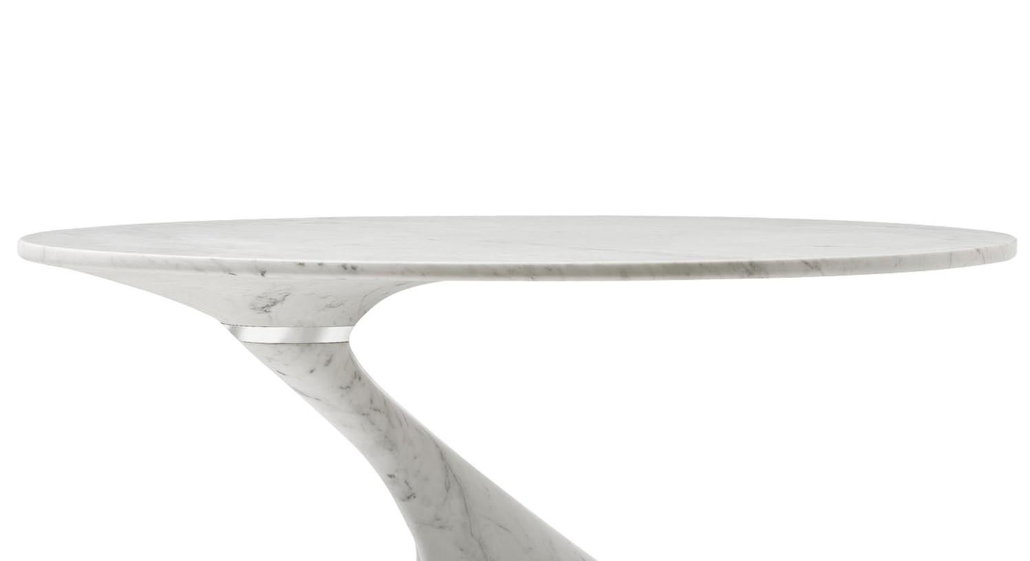 Part of a trio designed by Giuseppe Chigiotti and named Swan, after the elegant silhouette evoking the shape of the bird's elongated neck, this striking side table can be displayed by itself in a modern interior or along with the other pieces in the