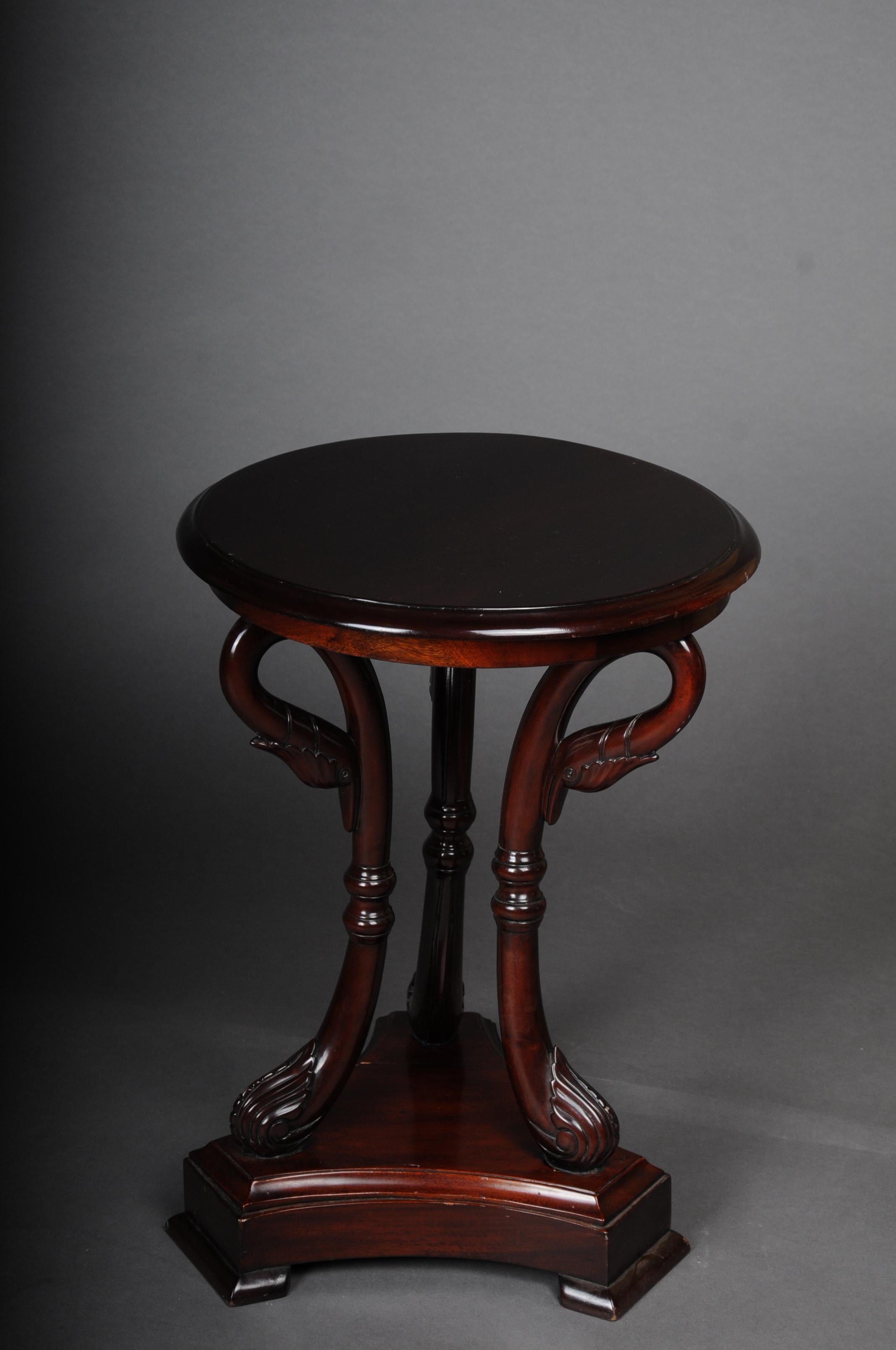 Swan side table, mahogany, 20th century

Round profiled tabletop.
Solid wood with long swan legs on a molded square base.

(G-96).
