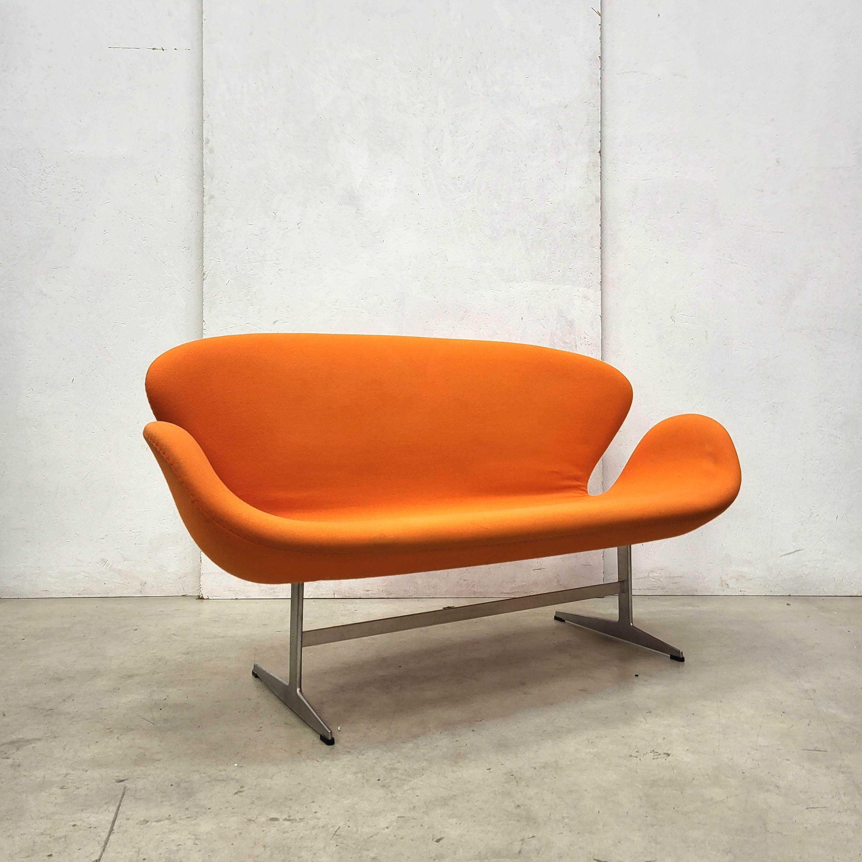 Danish Swan Sofa & 2x Chair by Arne Jacobsen for Fritz Hansen 2006 Model