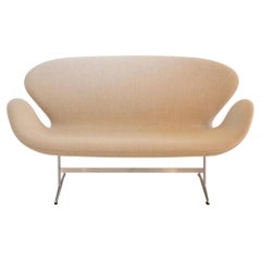 Swan Sofa by Arne Jacobsen for Fritz Hansen
