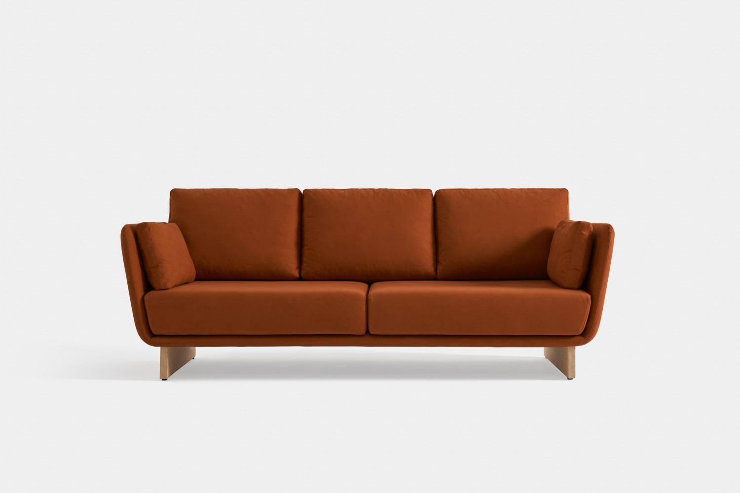 3P Swan sofa by Pepe Albargues
Dimensions: D 93 x W 186 x H 92 cm
Materials: Iron, MDF, foam, polyester, goose

Iron and fibre MDF structure.
Foam CMHR (high resilience and flame retardant) is used for the seats.
Backrest cushions stuffed with