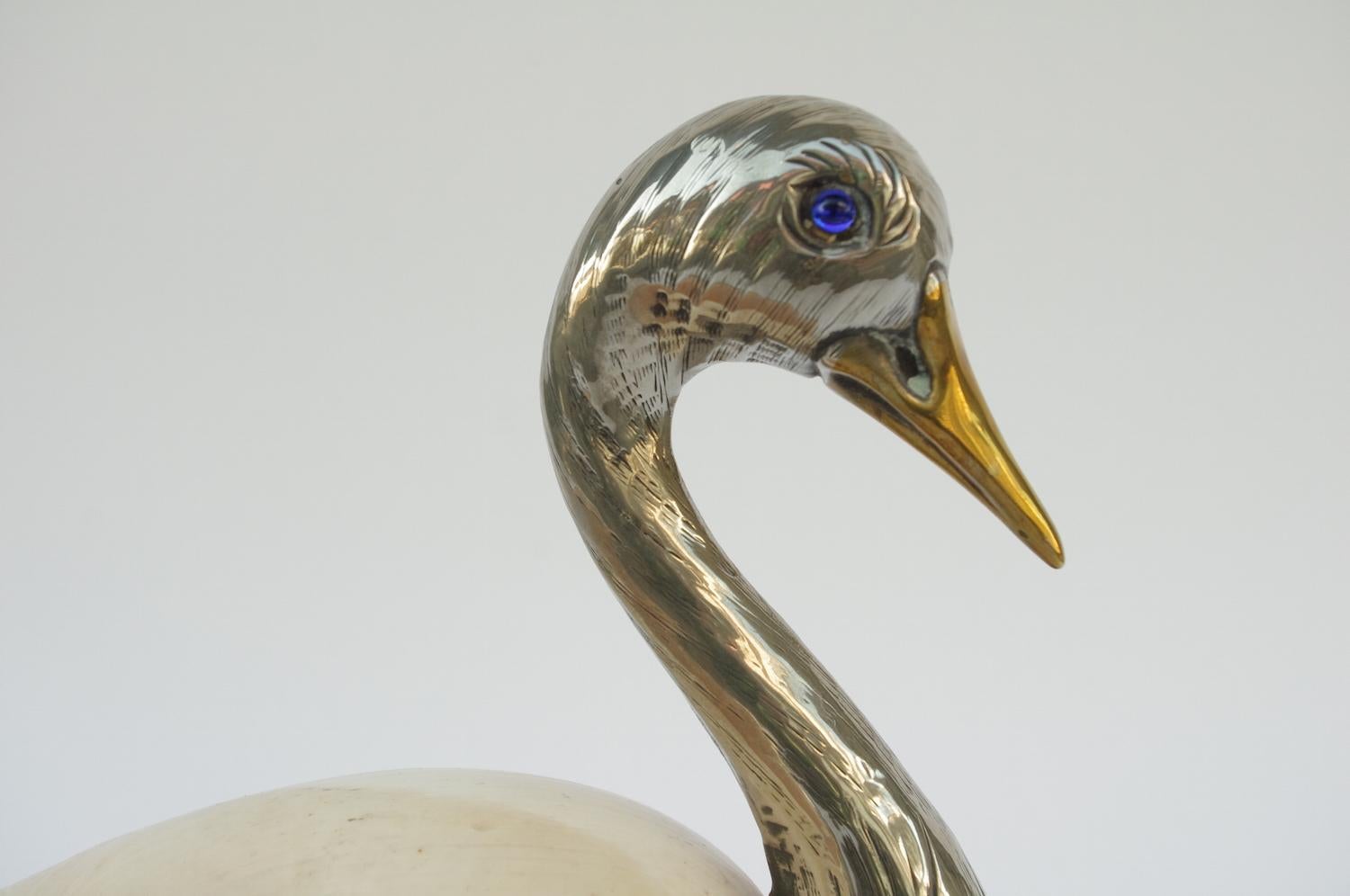 Natural shell and silvered metal swan trinket bowl.
Italian work signed Binazzi, made during the 1970s.