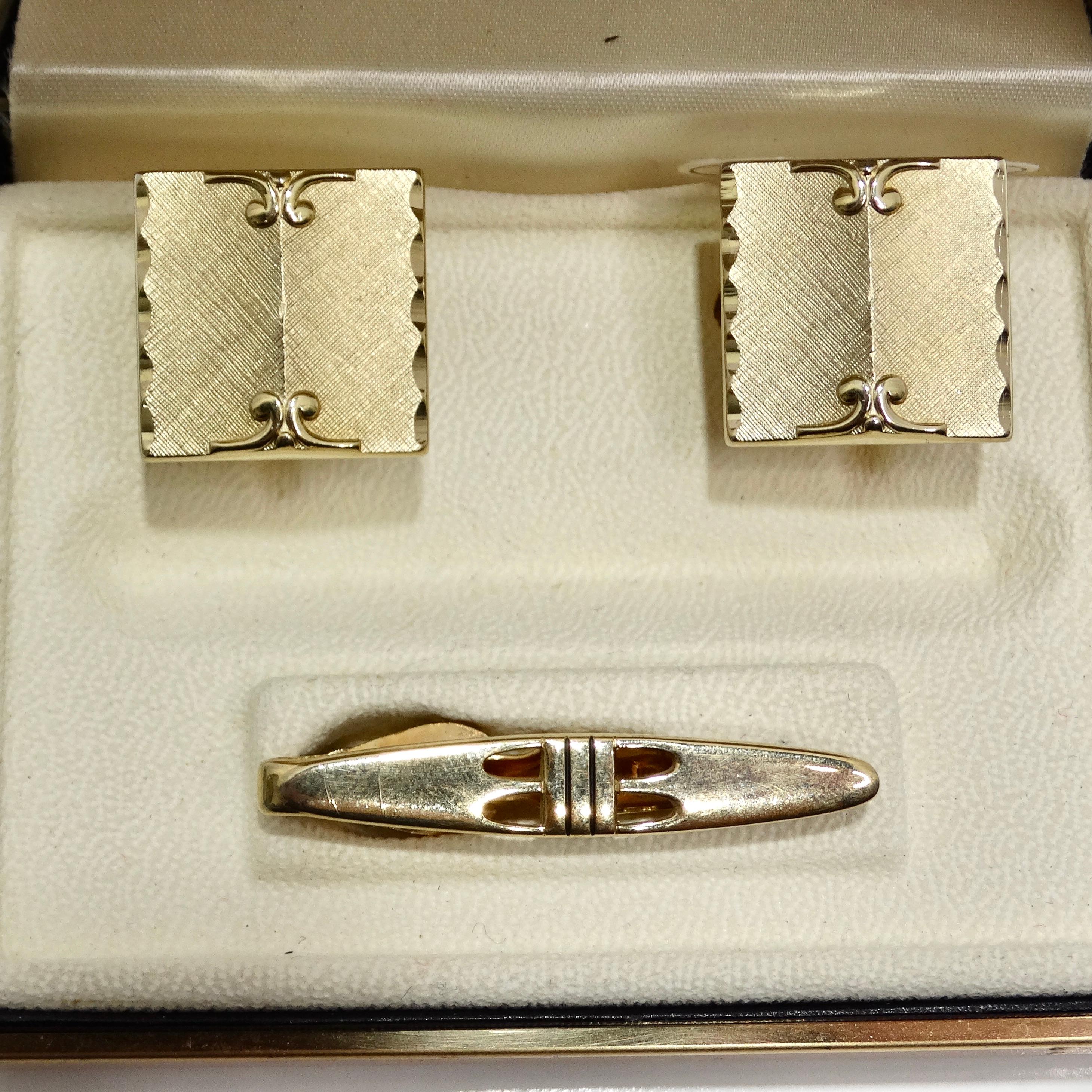 Introducing the 18K Gold Plated Vintage Cuff Links and Tie Clip Set, a sophisticated accessory set from the 1960s that adds a touch of luxury and elegance to any formal ensemble. This set features cuff links and a tie clip, both crafted with 18k