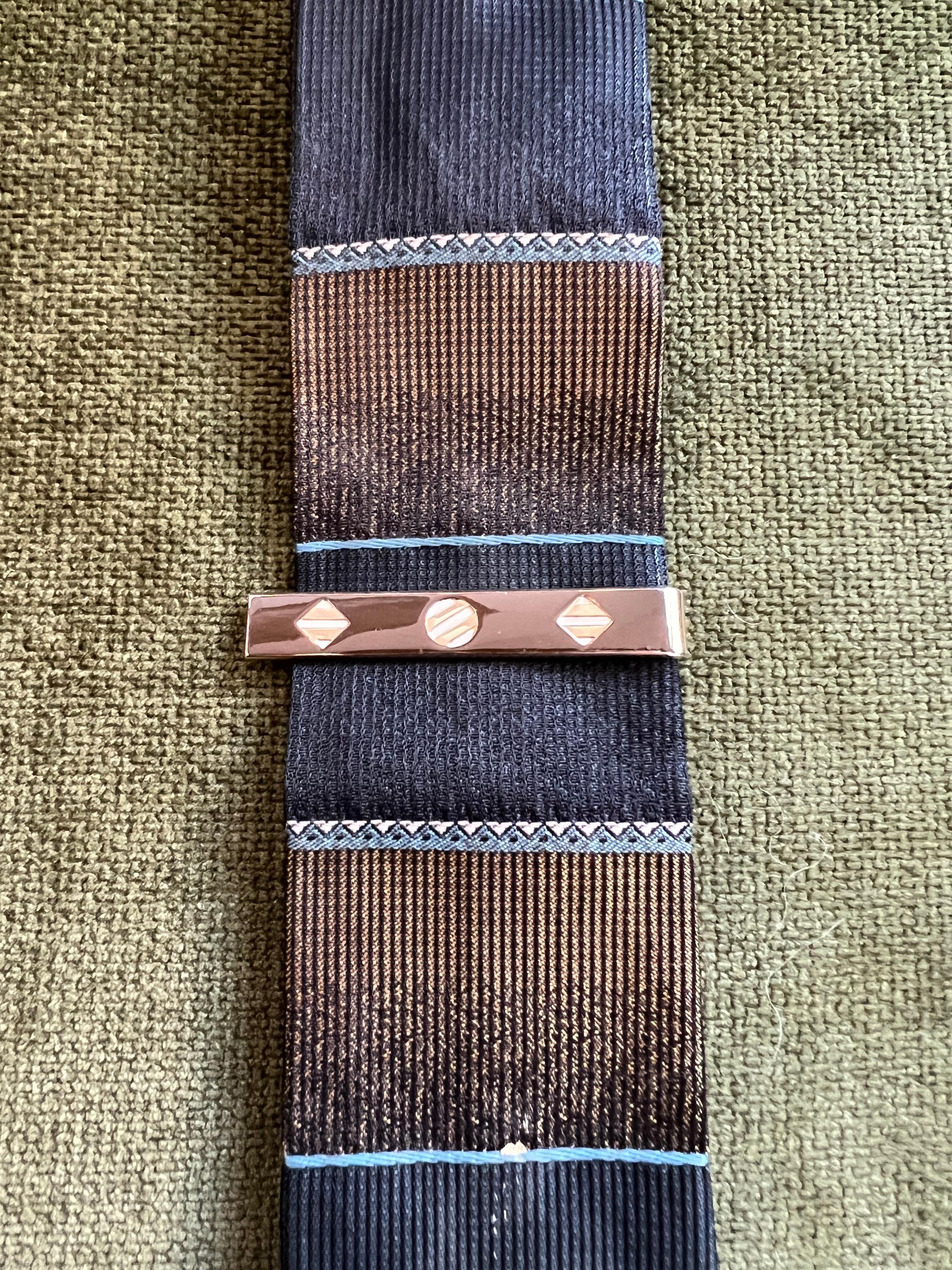 Women's or Men's Swank 1960s Art Deco Gold Plated Tie Clip For Sale