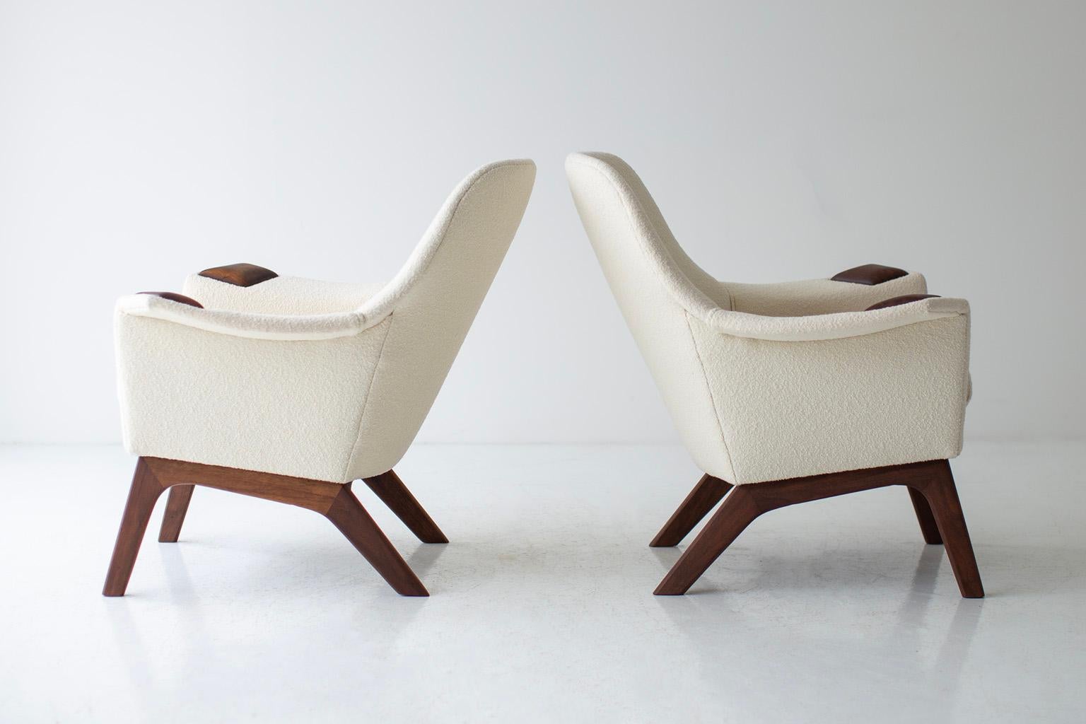 Swanky Adrian Pearsall Lounge Chairs for Craft Associates Inc in Knoll Boucle In Excellent Condition In Oak Harbor, OH