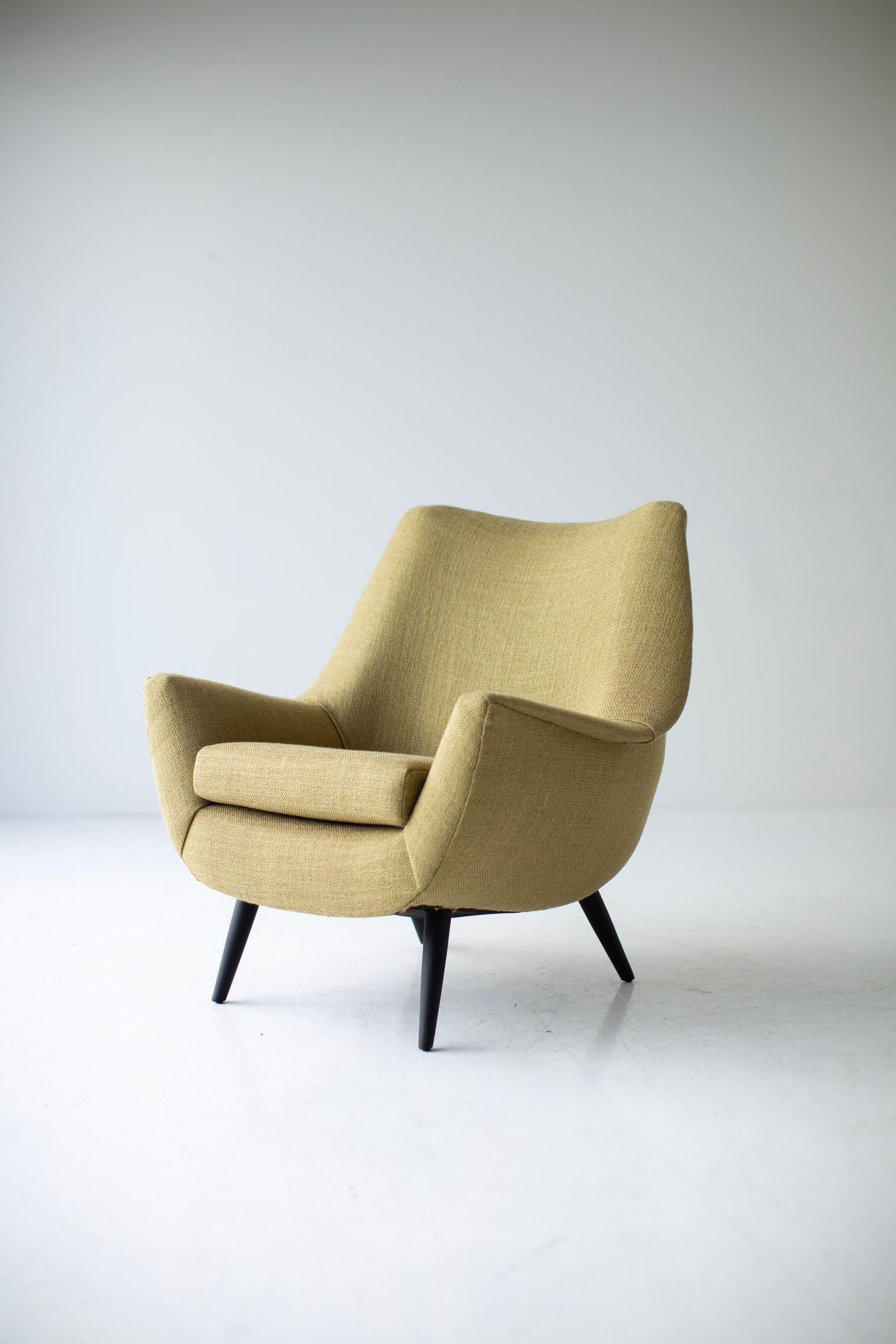 Designer: Lawrence Peabody. 

Manufacturer: Selig. 
Period or model: Mid-Century Modern. 
Specs: Wood, Commercial Grade Thick Weave. 

Condition: 

This Lawrence Peabody lounge chair for Selig : Holiday Series is in excellent restored
