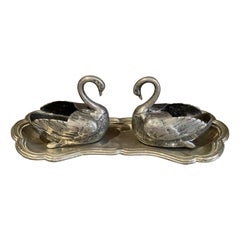Swann Silver Salzstreuer Ein Paar antike Salz- und Pfefferstreuer Swann Wings Tablett