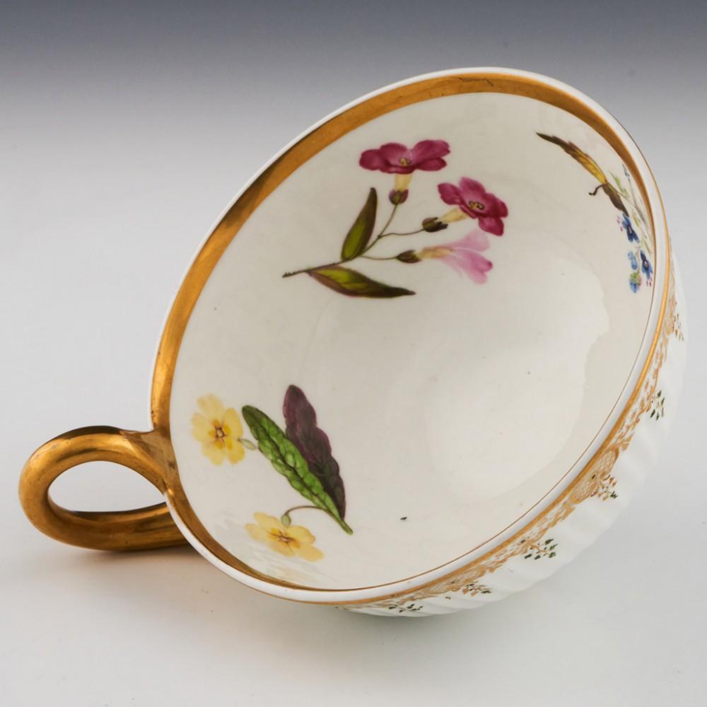 Swansea Porcelain geriffelte Frühstückstasse und Untertasse, um 1816 im Angebot 2