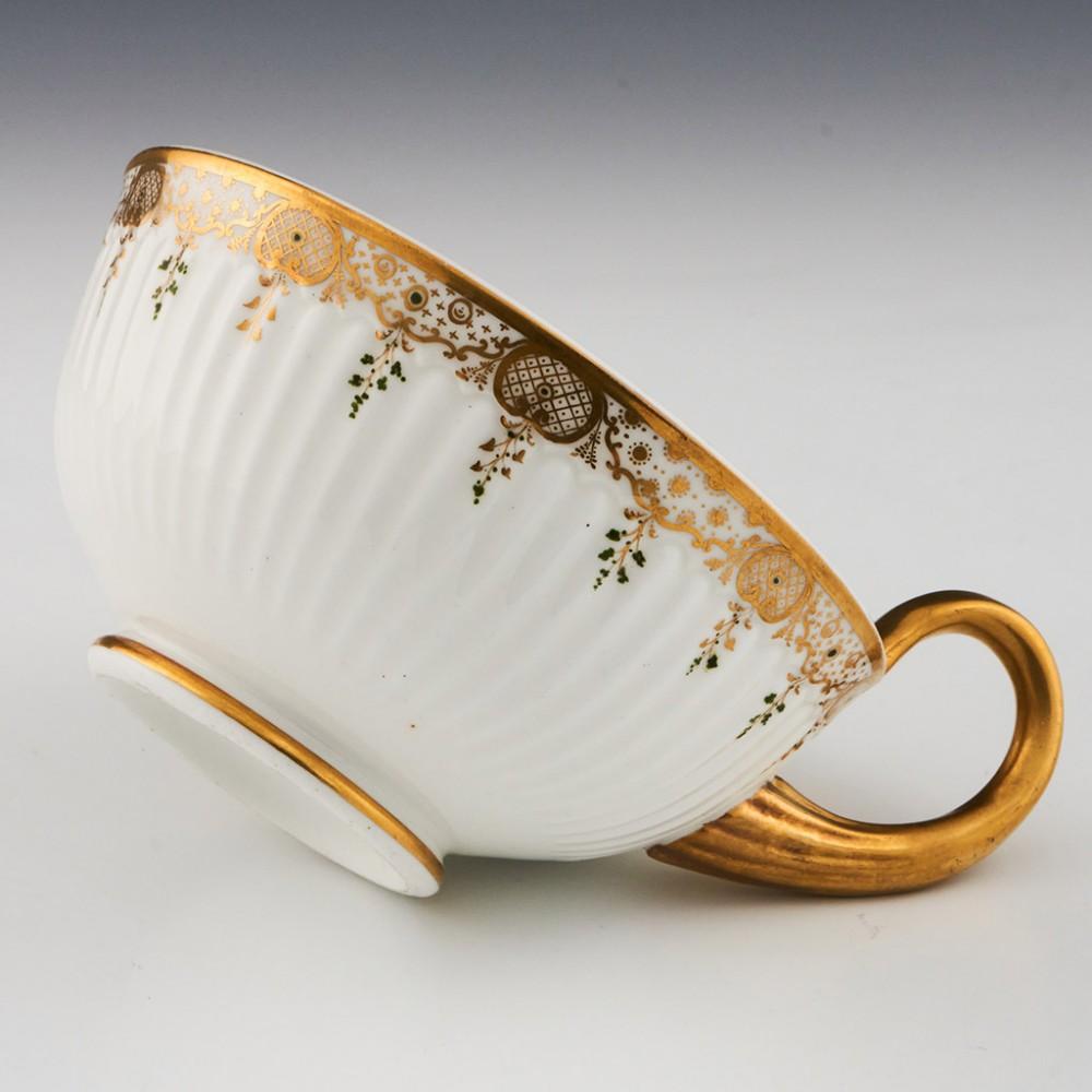 Swansea Porcelain geriffelte Frühstückstasse und Untertasse, um 1816 im Angebot 3