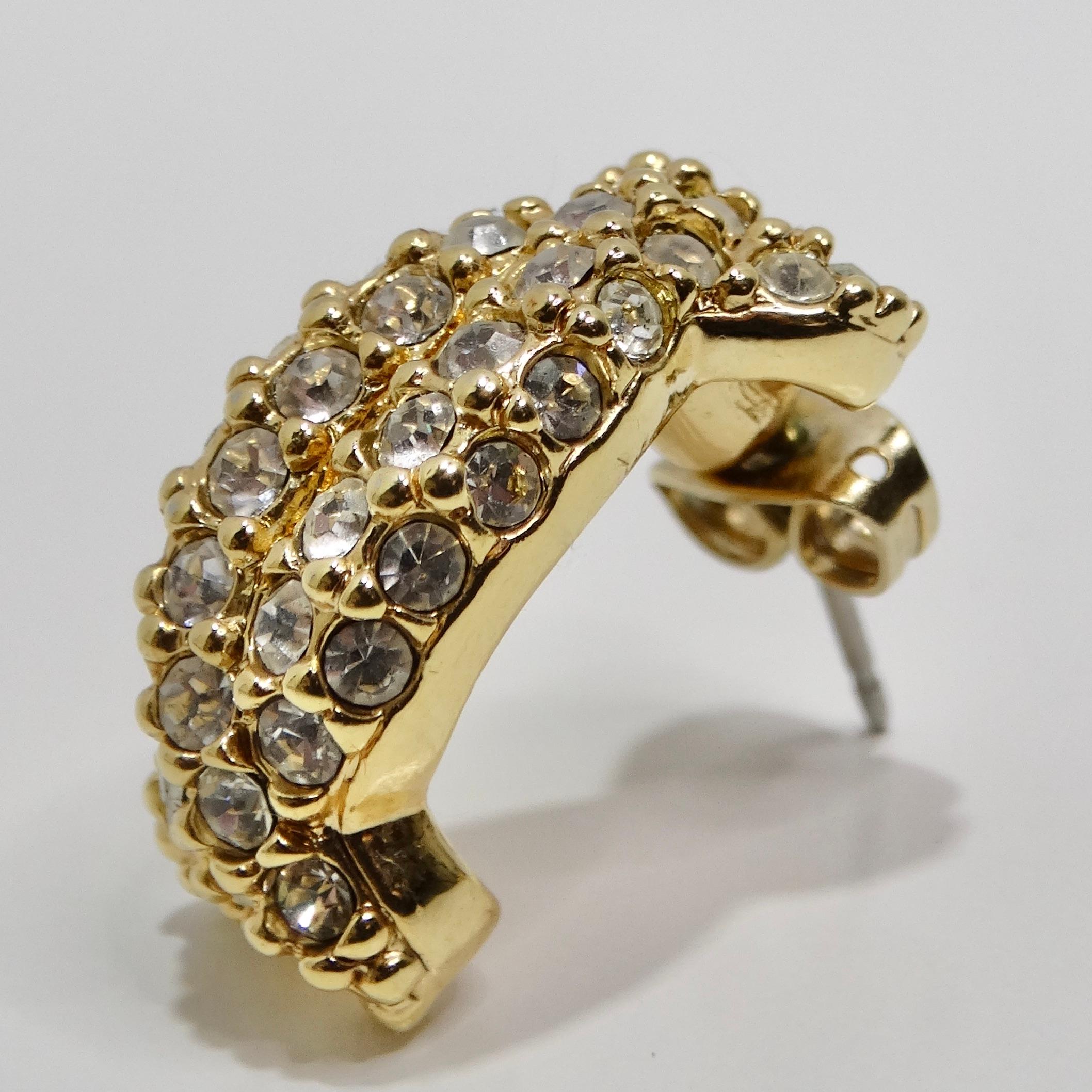 Orecchini Huggie di Swarovski placcati oro 18K con strass in vendita 1