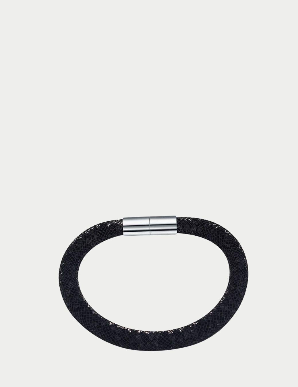 Aggiungi un tocco di brillantezza al tuo stile quotidiano con questo braccialetto di cristalli neri di Swarovski. Progettato con un morbido tubo a rete riempito di scintillanti cristalli Swarovski, offre un'eleganza raffinata che cattura la luce