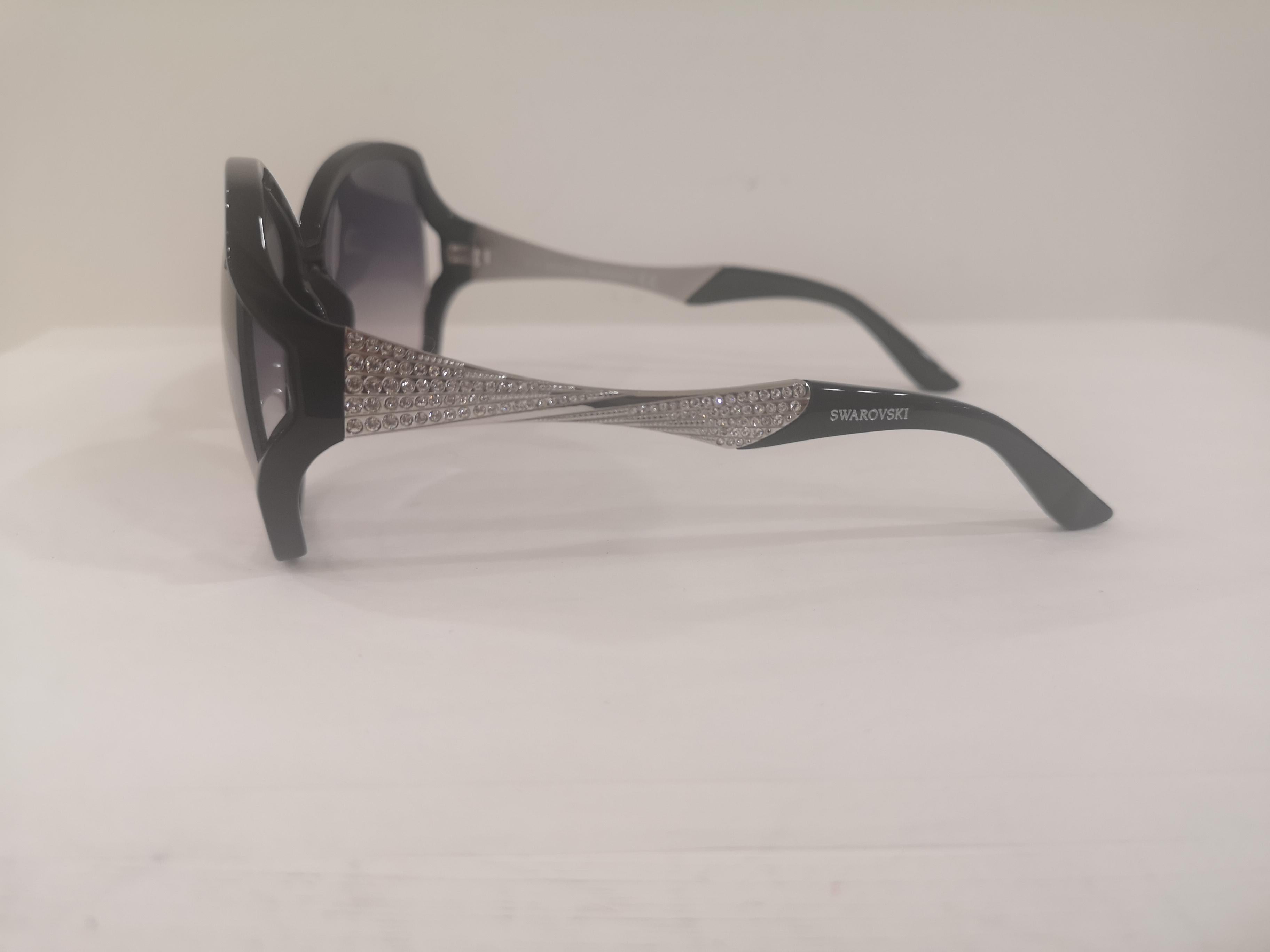 Lunettes de soleil Swarovski noires avec lunettes swarovski, neuves avec étiquettes Neuf - En vente à Capri, IT