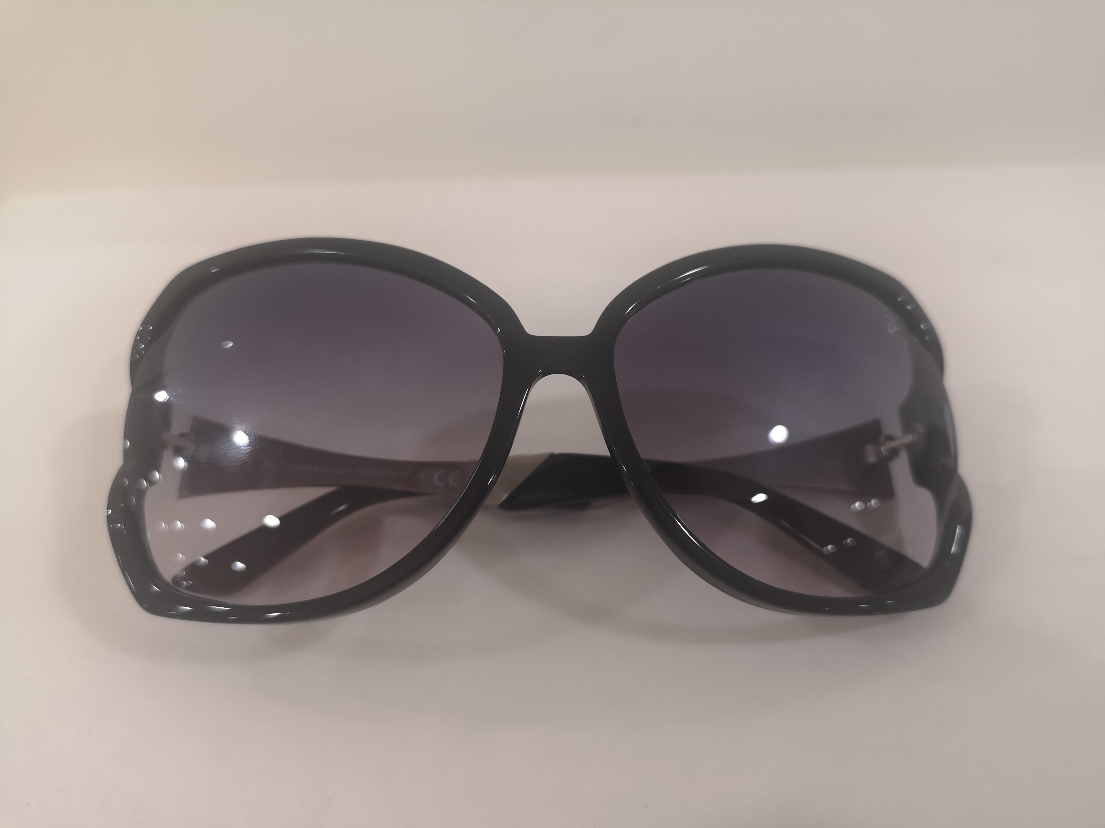 Lunettes de soleil Swarovski noires avec lunettes swarovski, neuves avec étiquettes en vente 4
