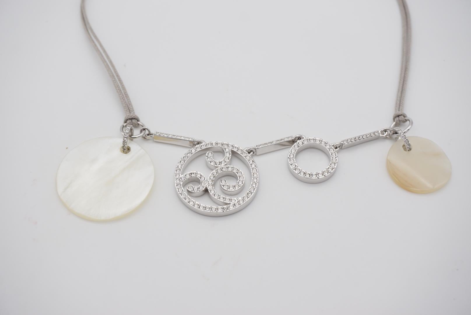 Swarovski Circles Round Crystals Openwork Avorio Bianco Collana con Ciondoli a Grappolo in vendita 7