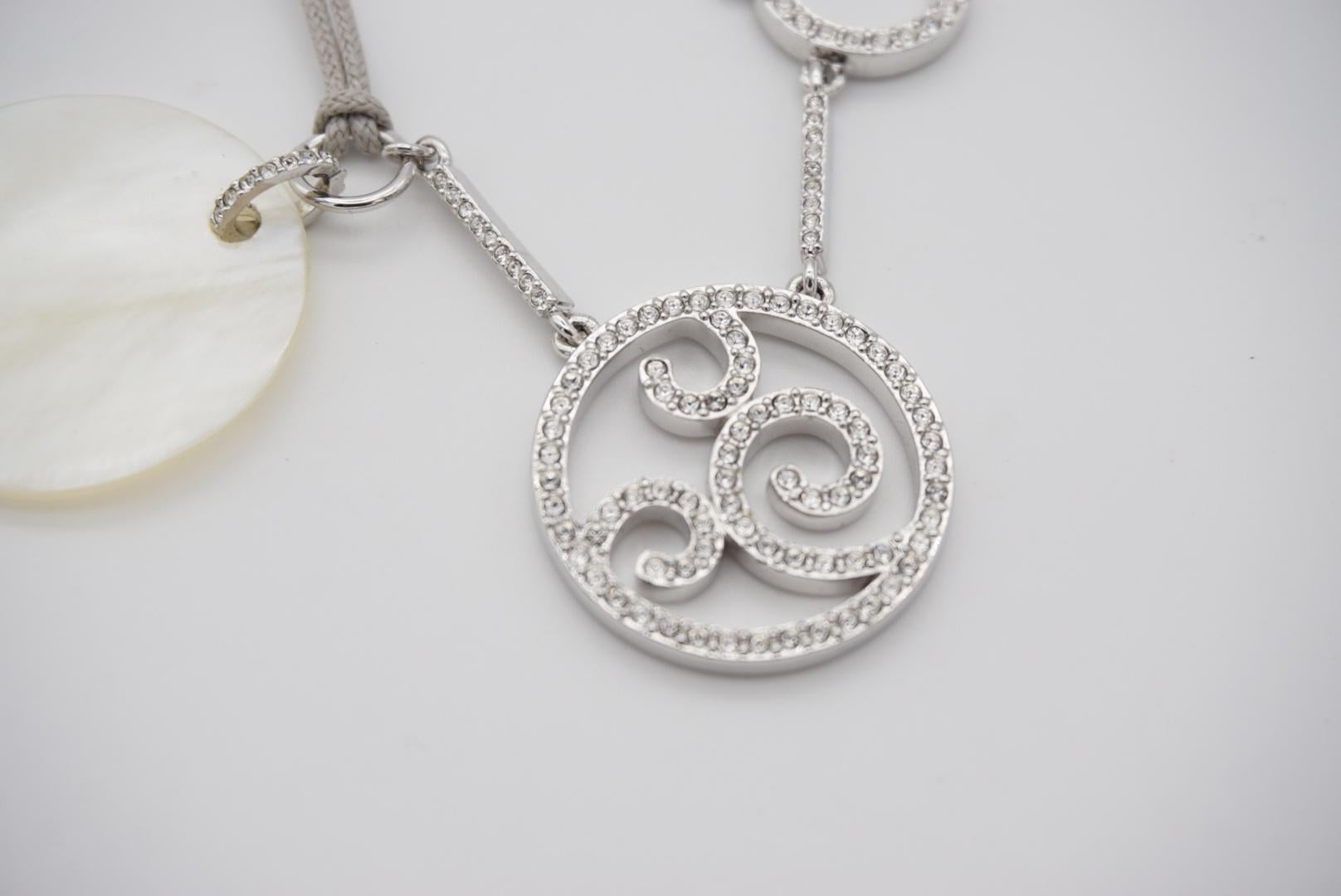 Swarovski Circles Round Crystals Openwork Avorio Bianco Collana con Ciondoli a Grappolo in vendita 8