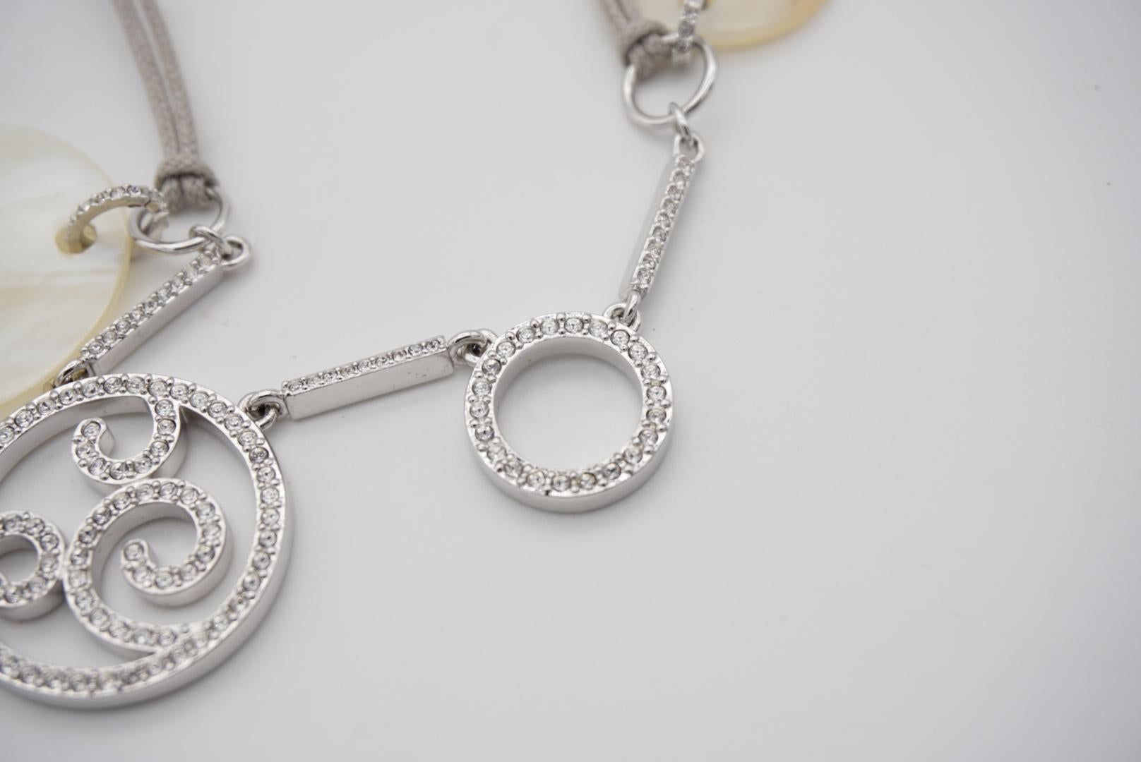 Swarovski Circles Round Crystals Openwork Avorio Bianco Collana con Ciondoli a Grappolo in vendita 9