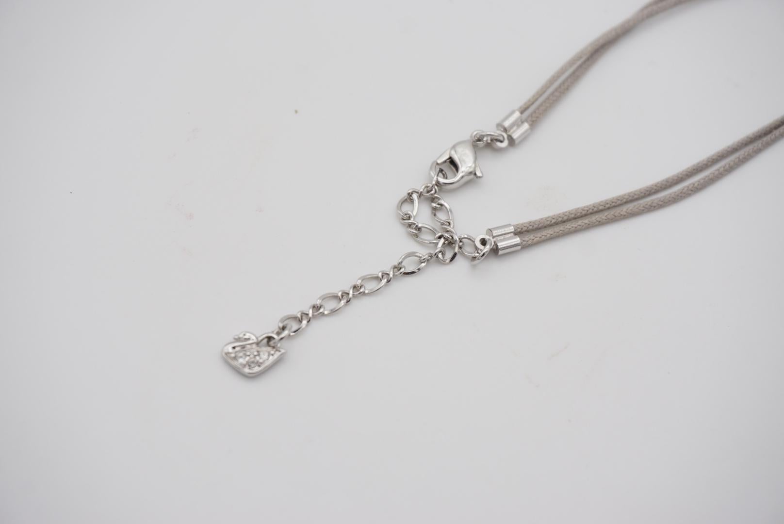Swarovski Circles Round Crystals Openwork Avorio Bianco Collana con Ciondoli a Grappolo in vendita 10