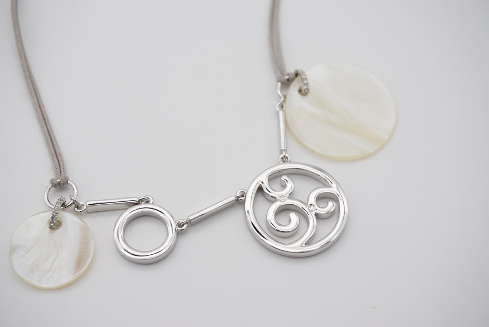 Swarovski Circles Round Crystals Openwork Avorio Bianco Collana con Ciondoli a Grappolo in vendita 11
