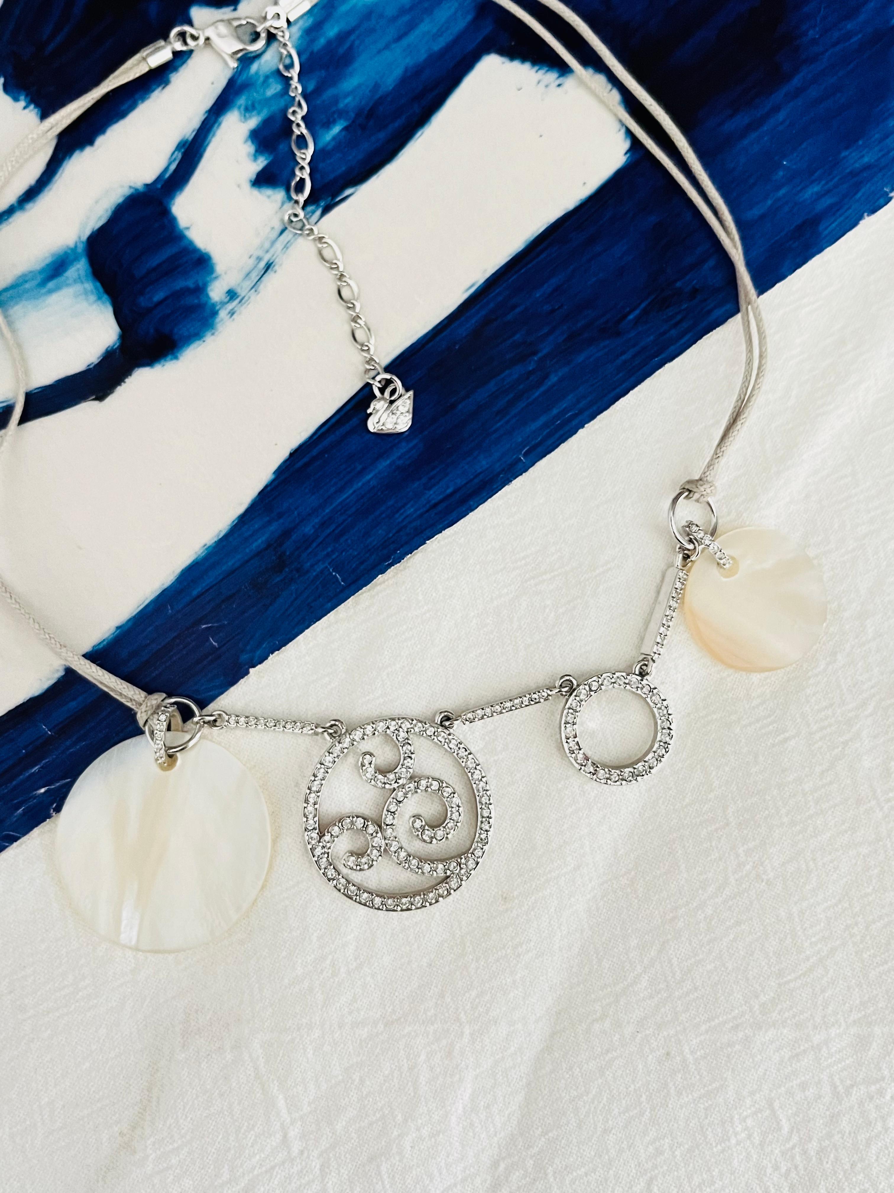 Swarovski Circles Round Crystals Openwork Avorio Bianco Collana con Ciondoli a Grappolo In condizioni ottime in vendita a Wokingham, England