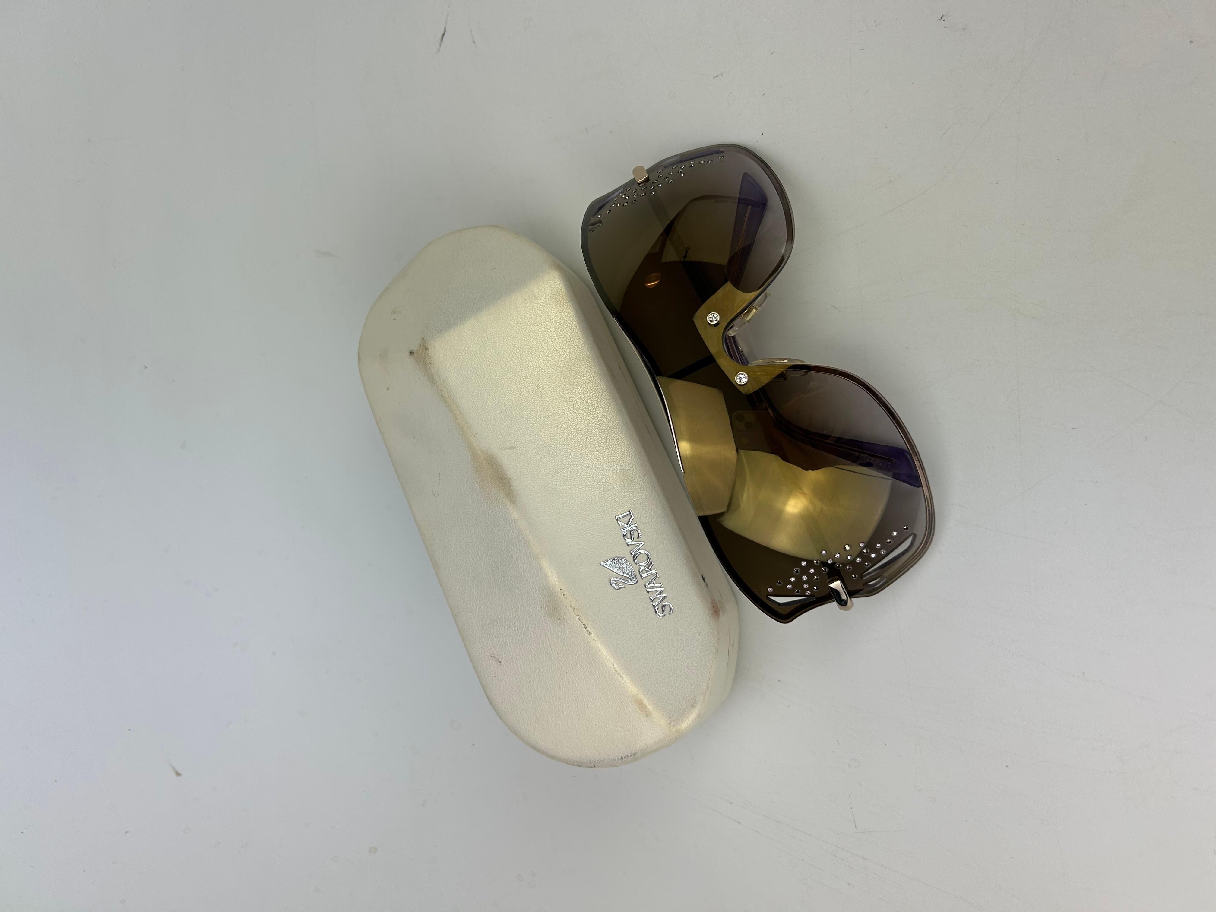 Swarovski Cole Sonnenbrille mit lila und goldenen Kristallen und übergroßen Gläsern im Angebot 7