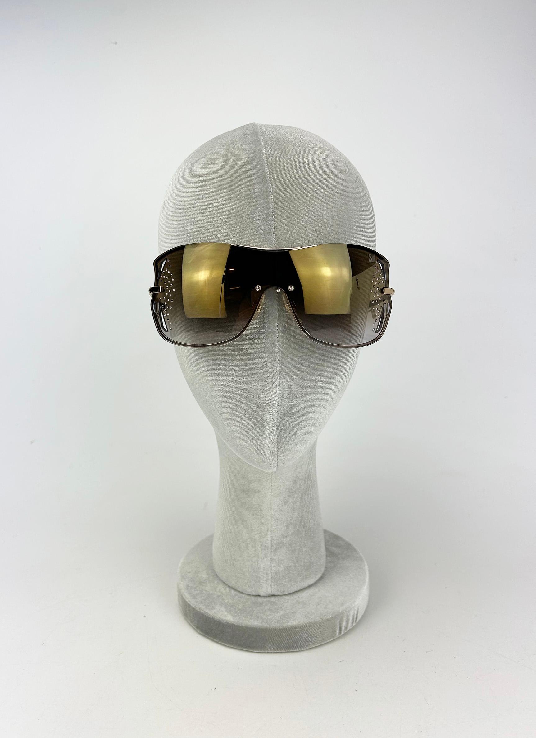 Swarovski Cole Sonnenbrille mit lila und goldenen Kristallen und übergroßen Gläsern (Grau) im Angebot