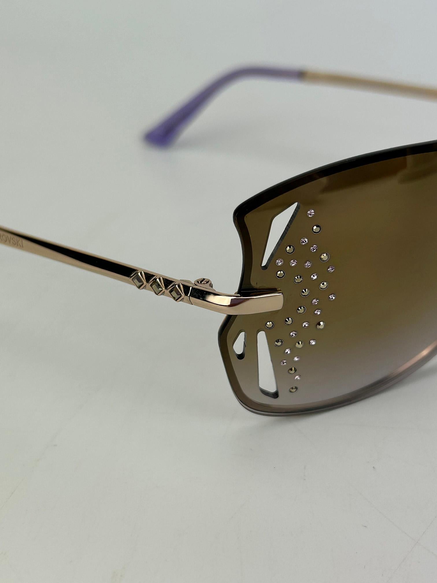 Swarovski Cole Sonnenbrille mit lila und goldenen Kristallen und übergroßen Gläsern im Angebot 2