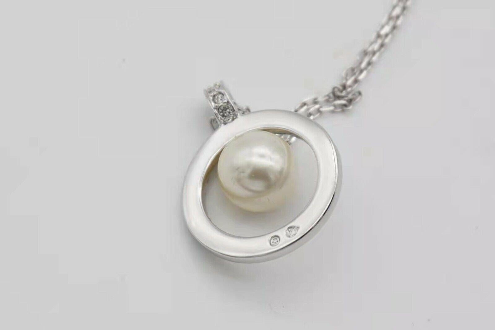 Swarovski Crystals Circle Round White Pearls Silver Necklace Earrings Gift Set For Sale 7