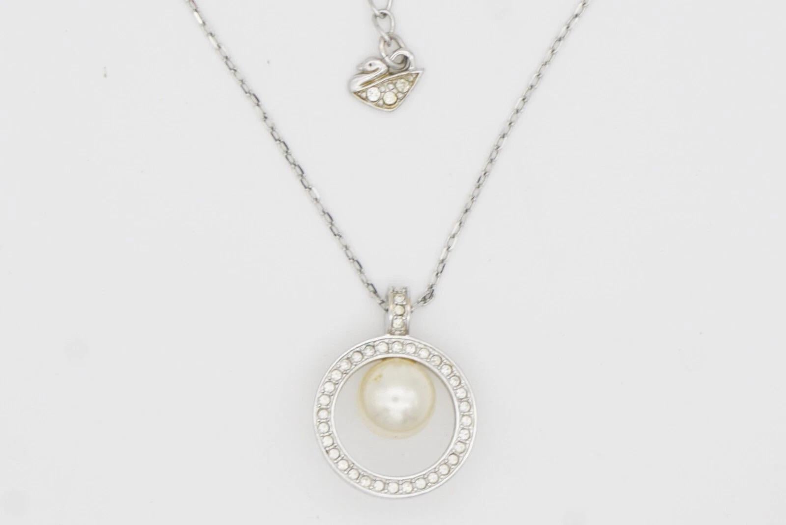 Swarovski Crystals Circle White Round Pearl Openwork Collana con ciondolo in argento in vendita 5