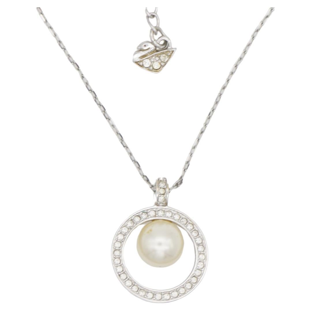 Swarovski Crystals Circle White Round Pearl Openwork Collana con ciondolo in argento in vendita