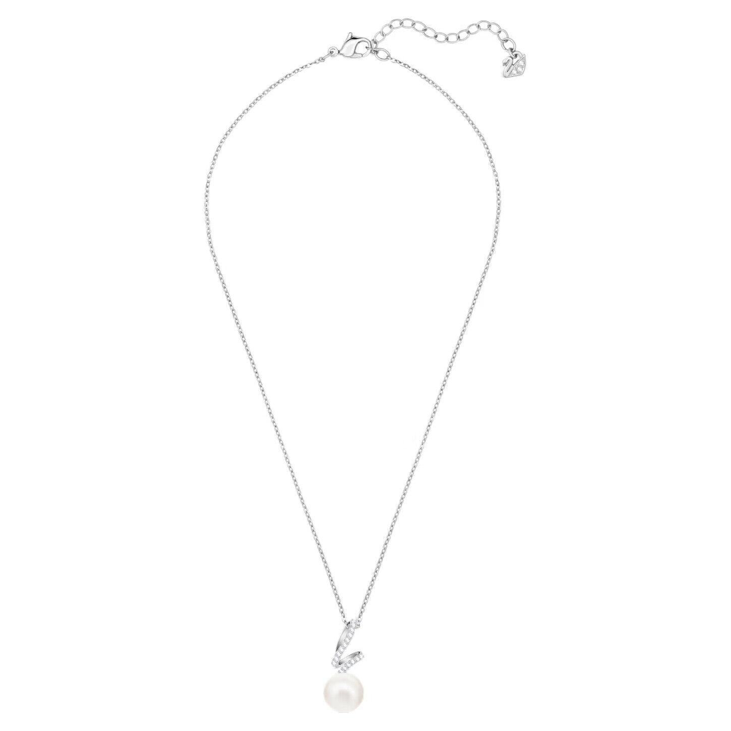 Collier pendentif en argent avec perles rondes blanches et cristaux en forme de crochet spirale Swarovski en vente 5