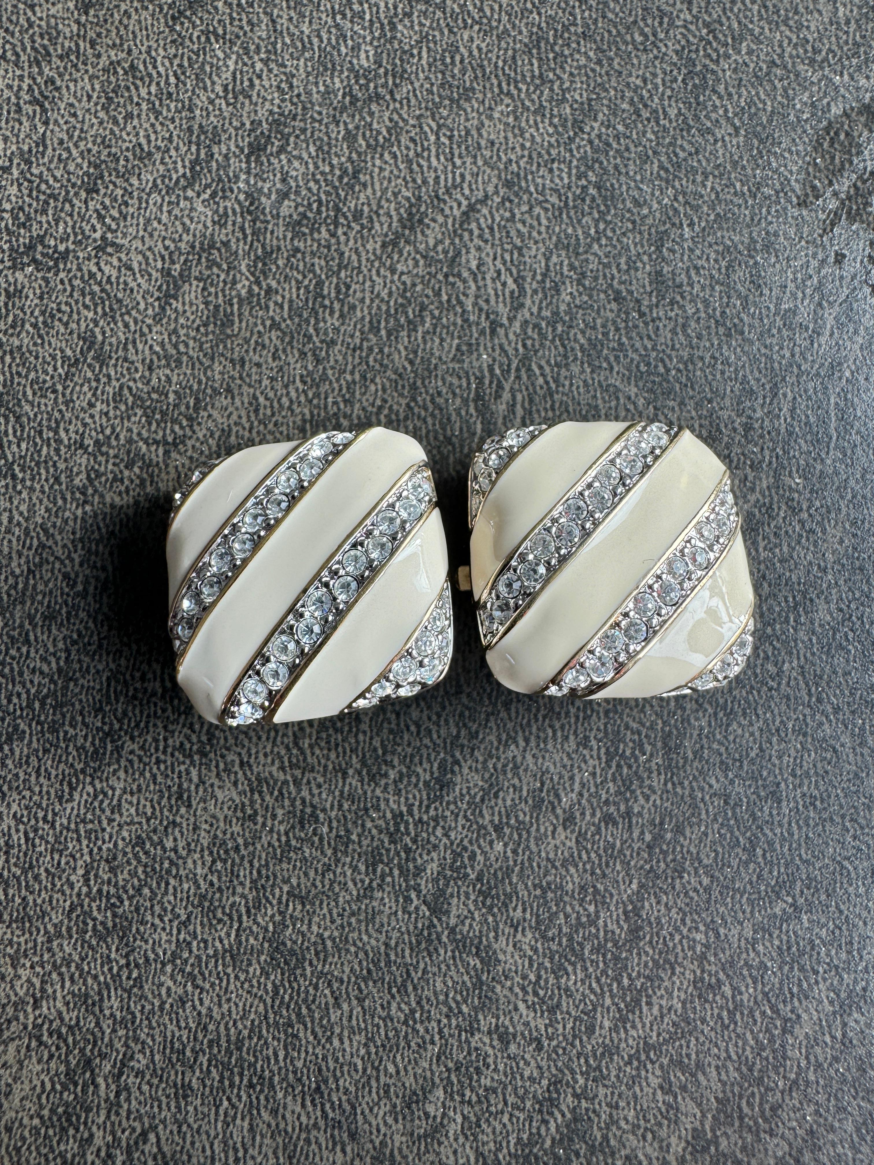 Boucles d'oreilles carrées en cristal crème Swarovski  Neuf, jamais porté en vente 3