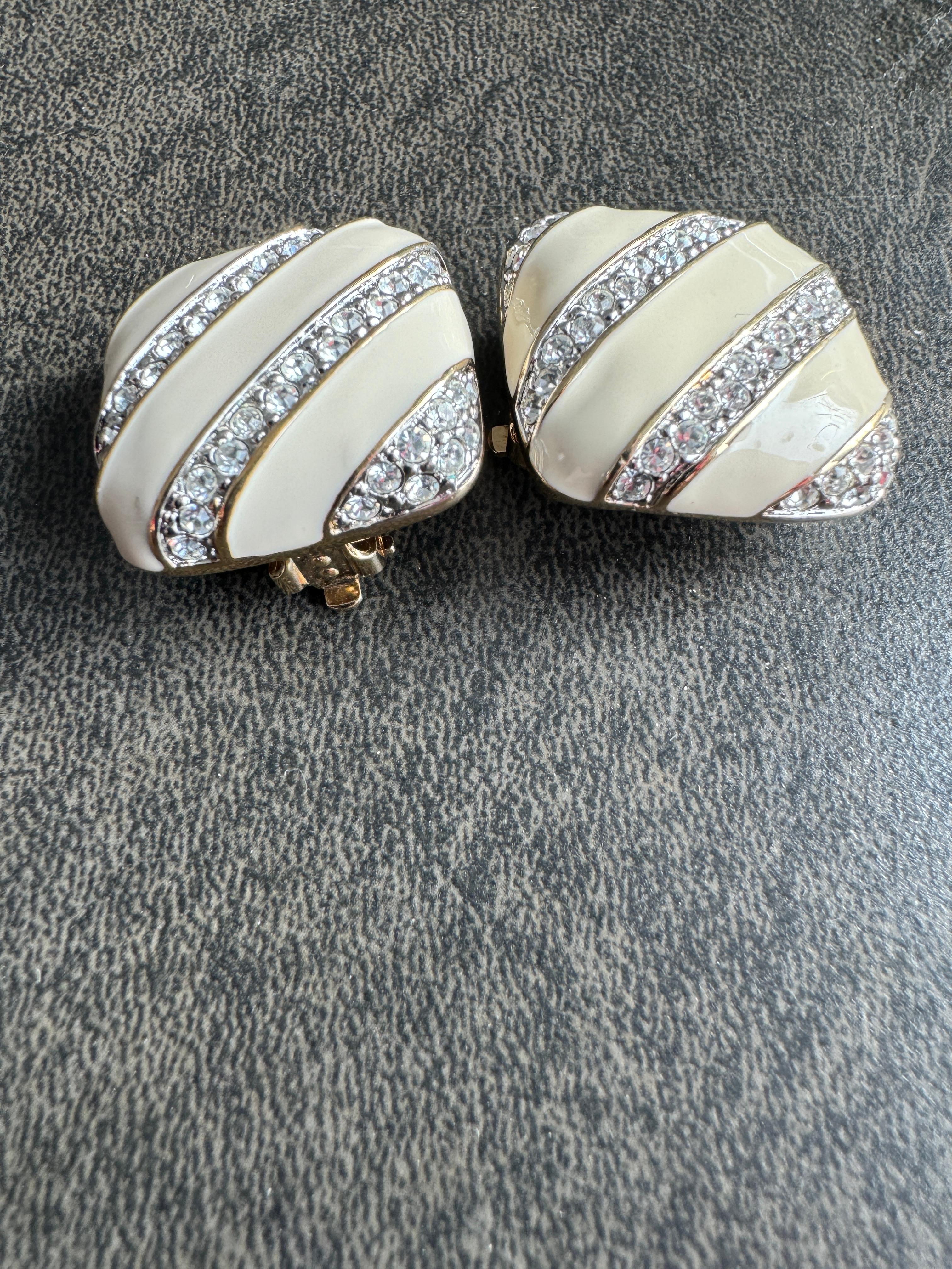 Boucles d'oreilles carrées en cristal crème Swarovski  Neuf, jamais porté en vente 4