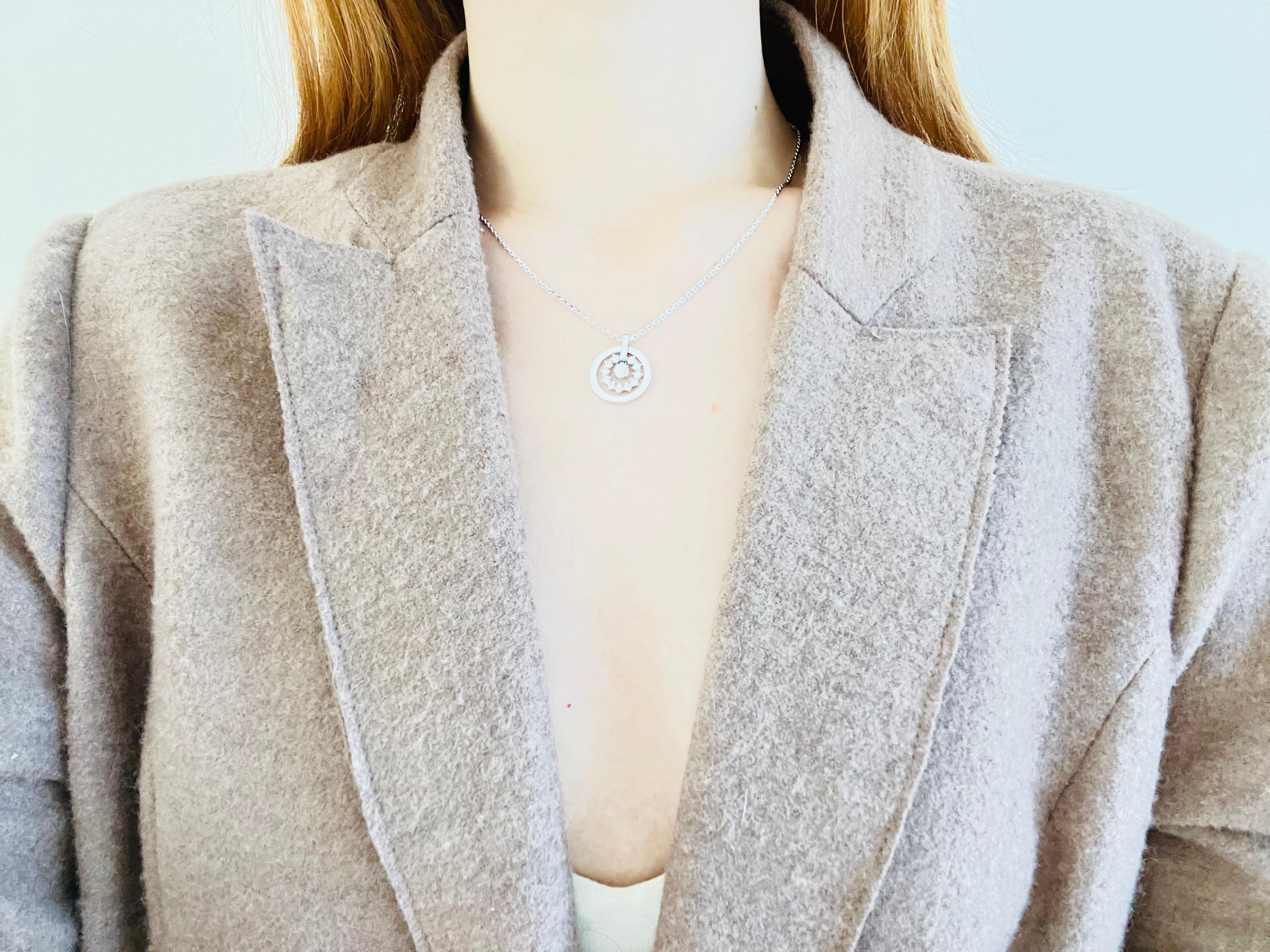 Swarovski Further Circle Star Snowflake Crystals Collana in rodio bianco BNWT in vendita 2